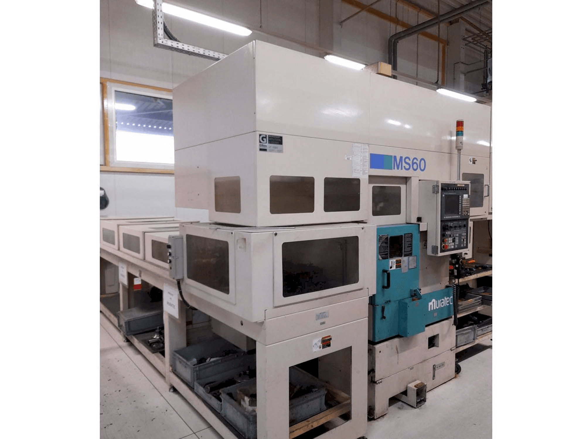 Čelní pohled na Muratec MS60 stroj