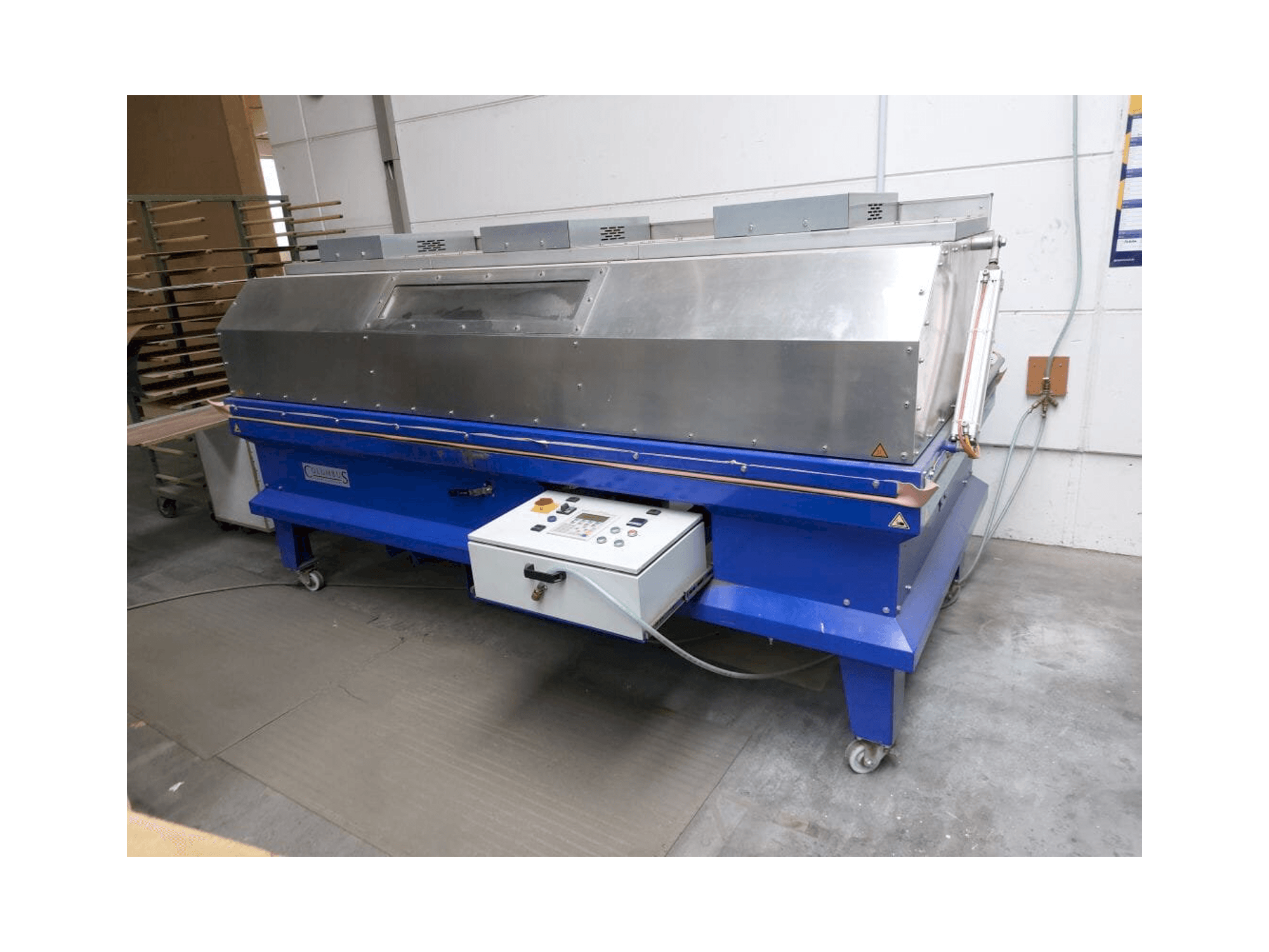 Čelní pohled na Columbus MULTIMAT stroj