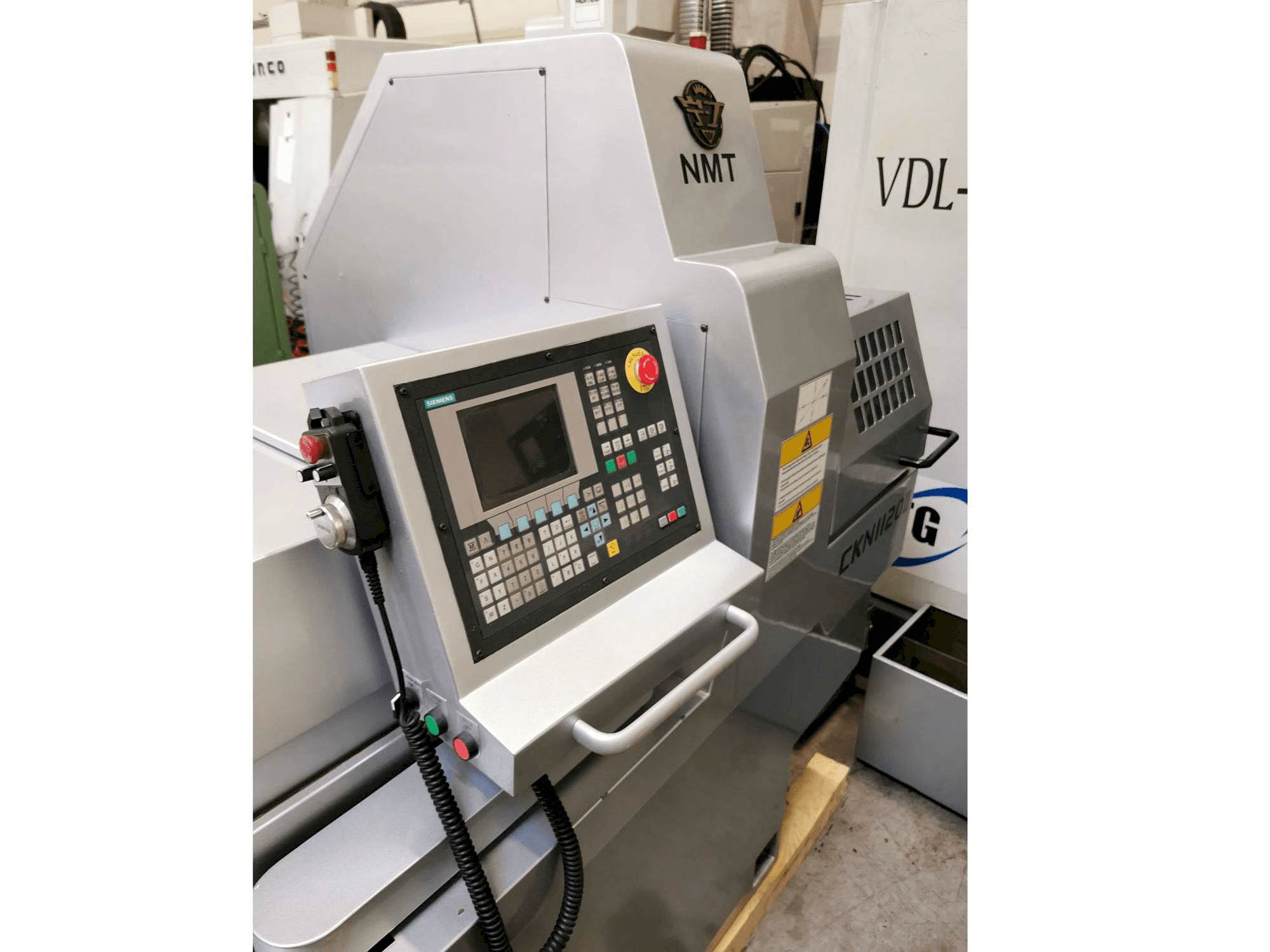 Čelní pohled na NINGJIANG CKN1112II stroj