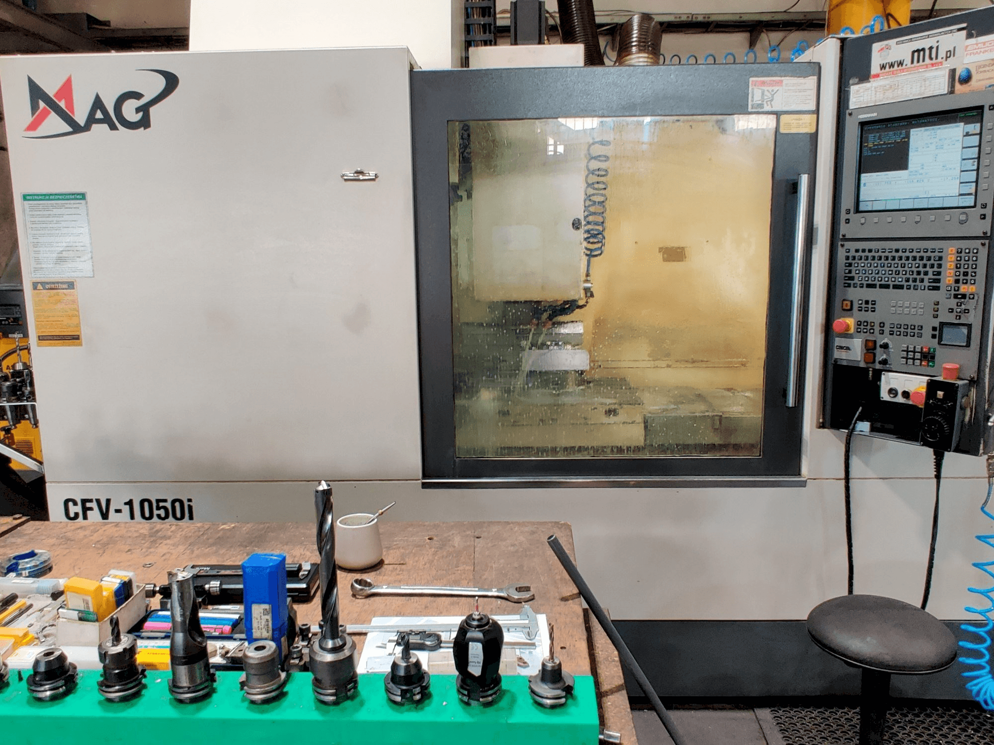 Čelní pohled na MAG CFV 1050 stroj