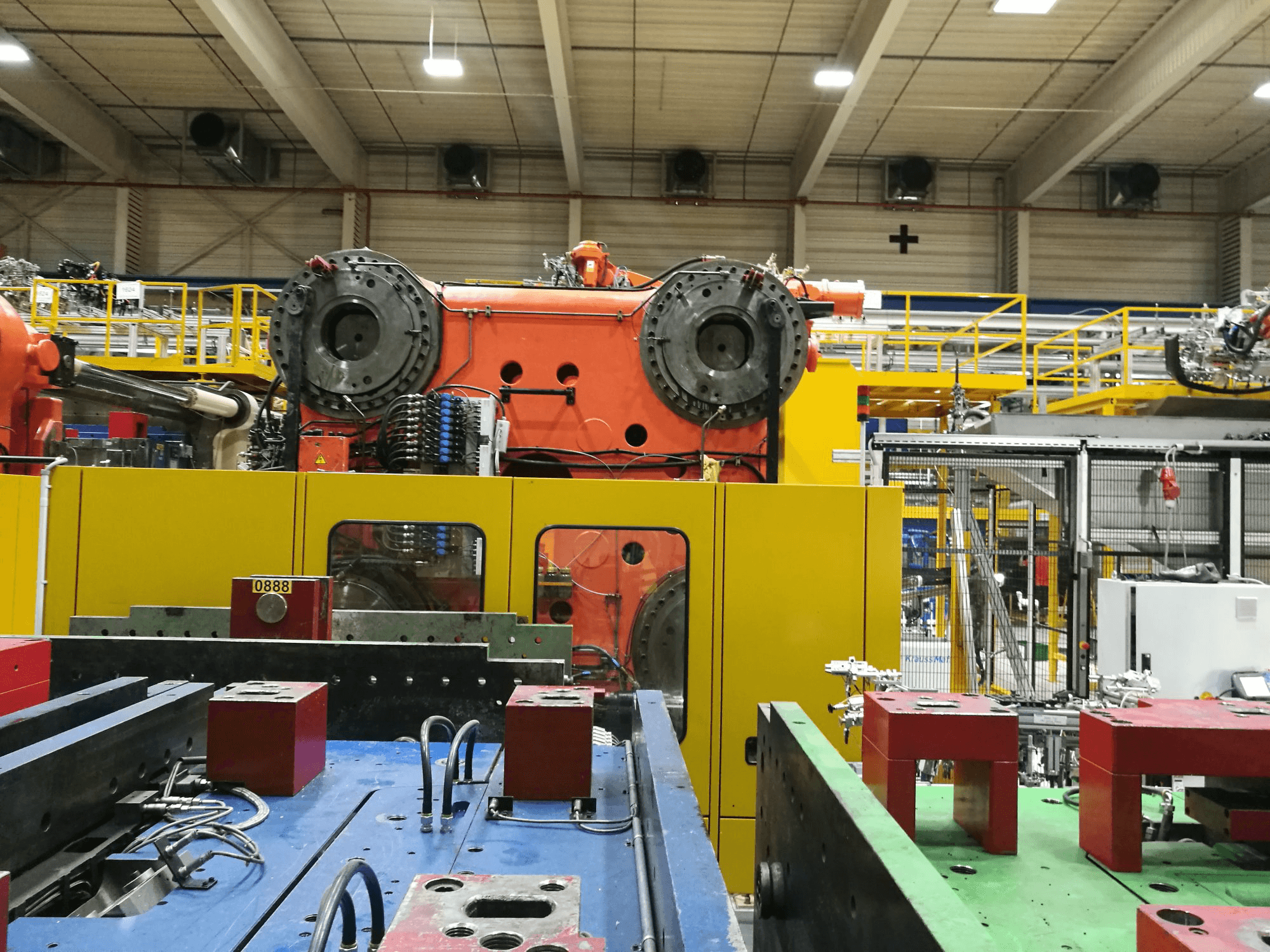 Čelní pohled na Husky E 3150 RS 170/155 stroj