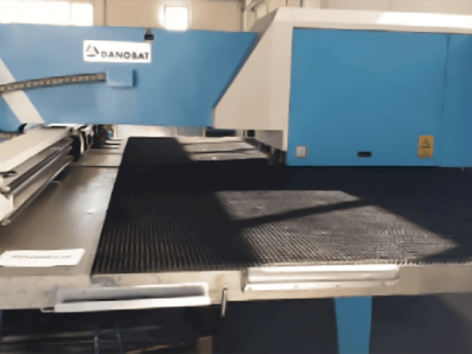 Čelní pohled na DANOBAT PGA-1 stroj