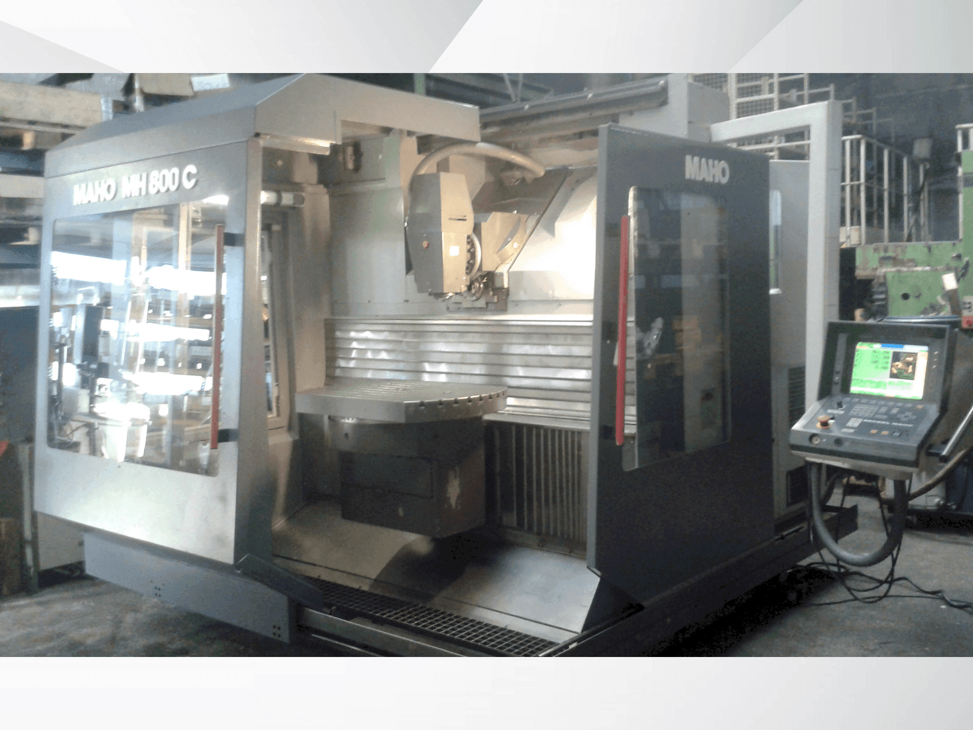 Čelní pohled na MAHO MH 800 C stroj