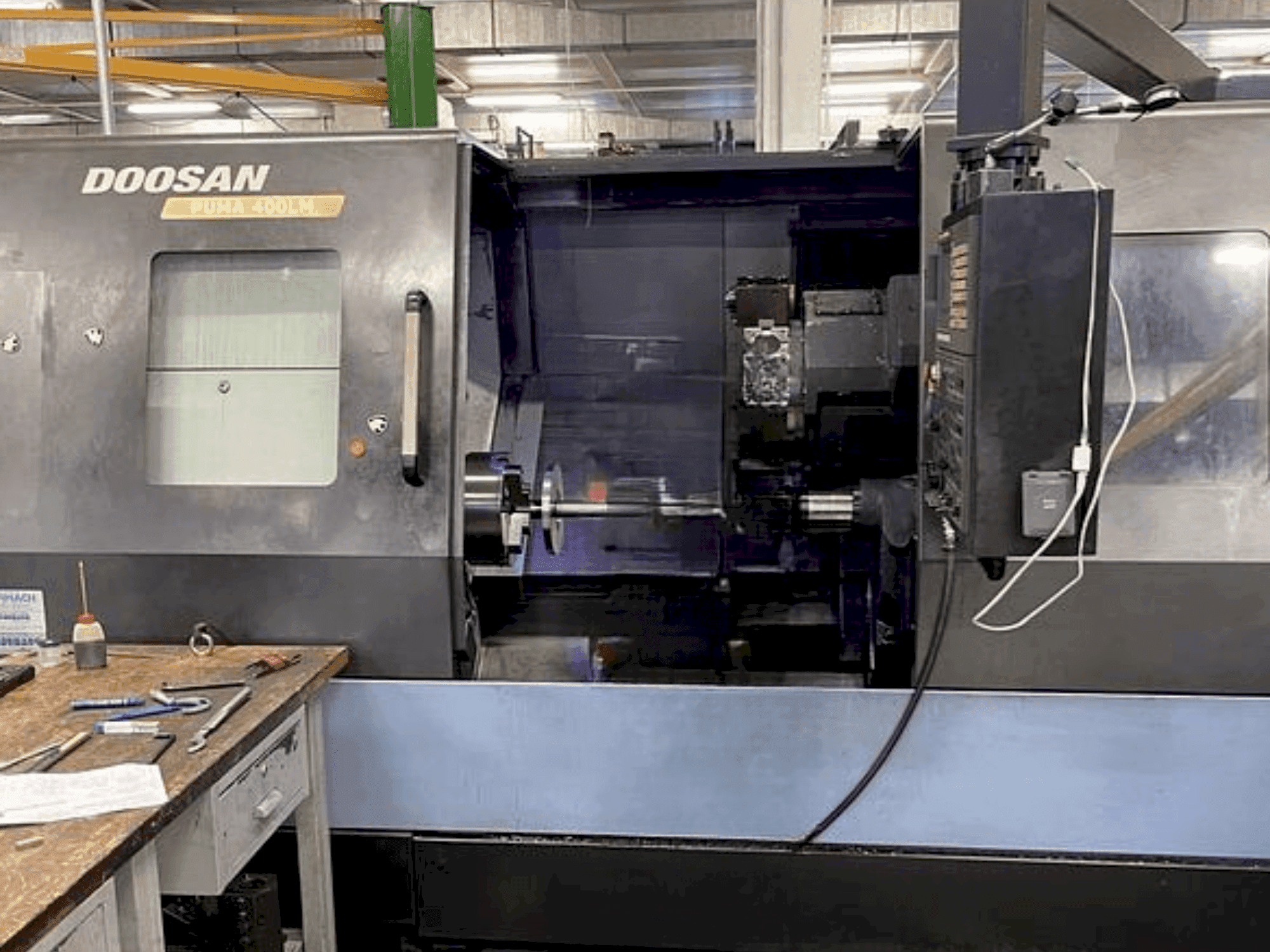 Čelní pohled na DOOSAN Puma 400 LMA stroj