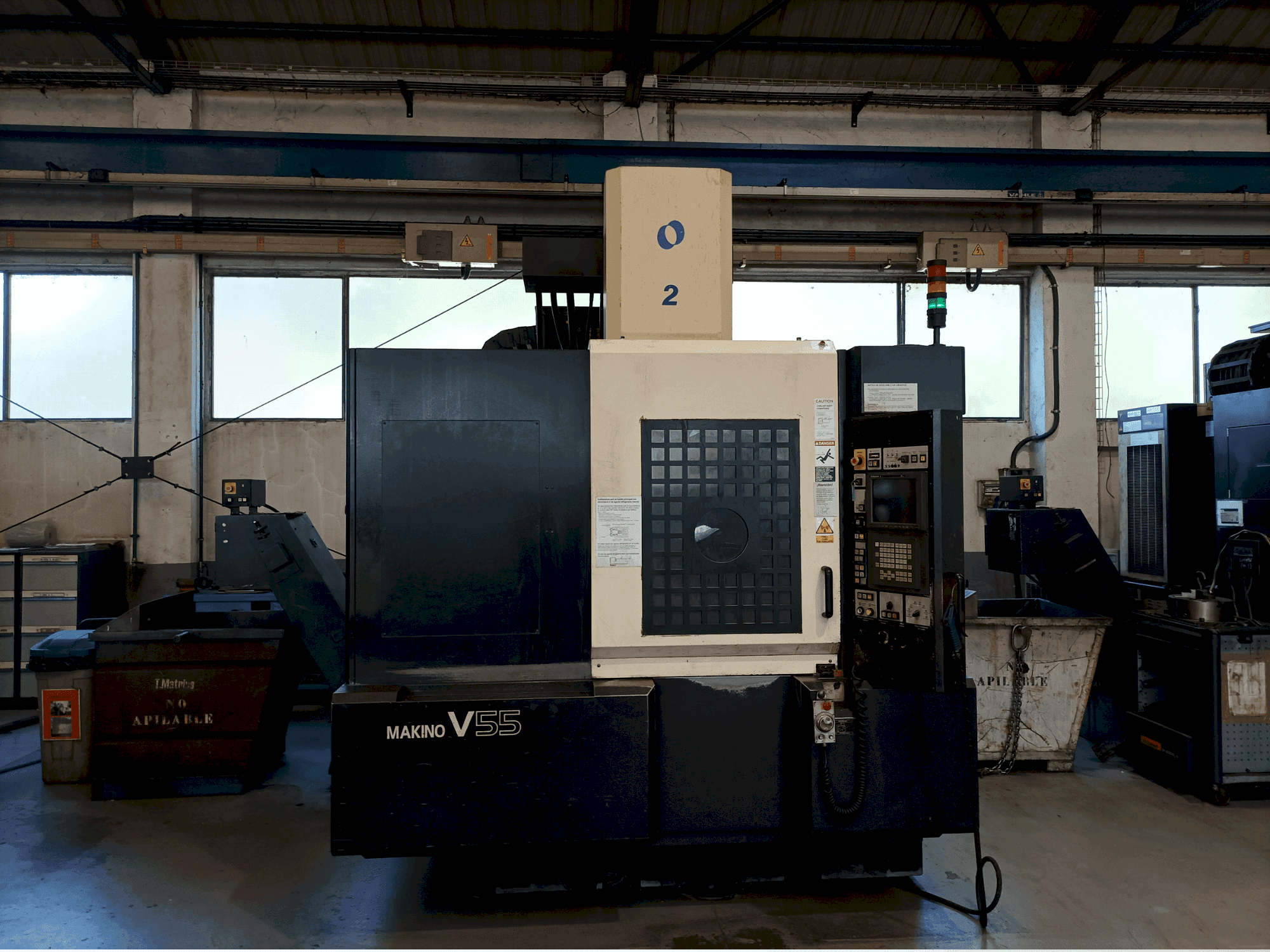 Čelní pohled na Makino V55-A15 stroj