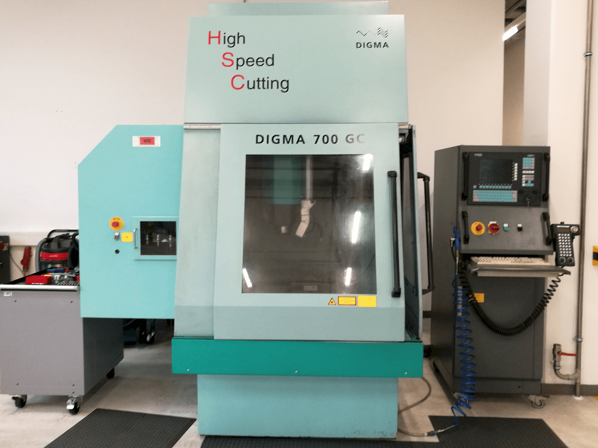 Čelní pohled na DIGMA 700 GC stroj