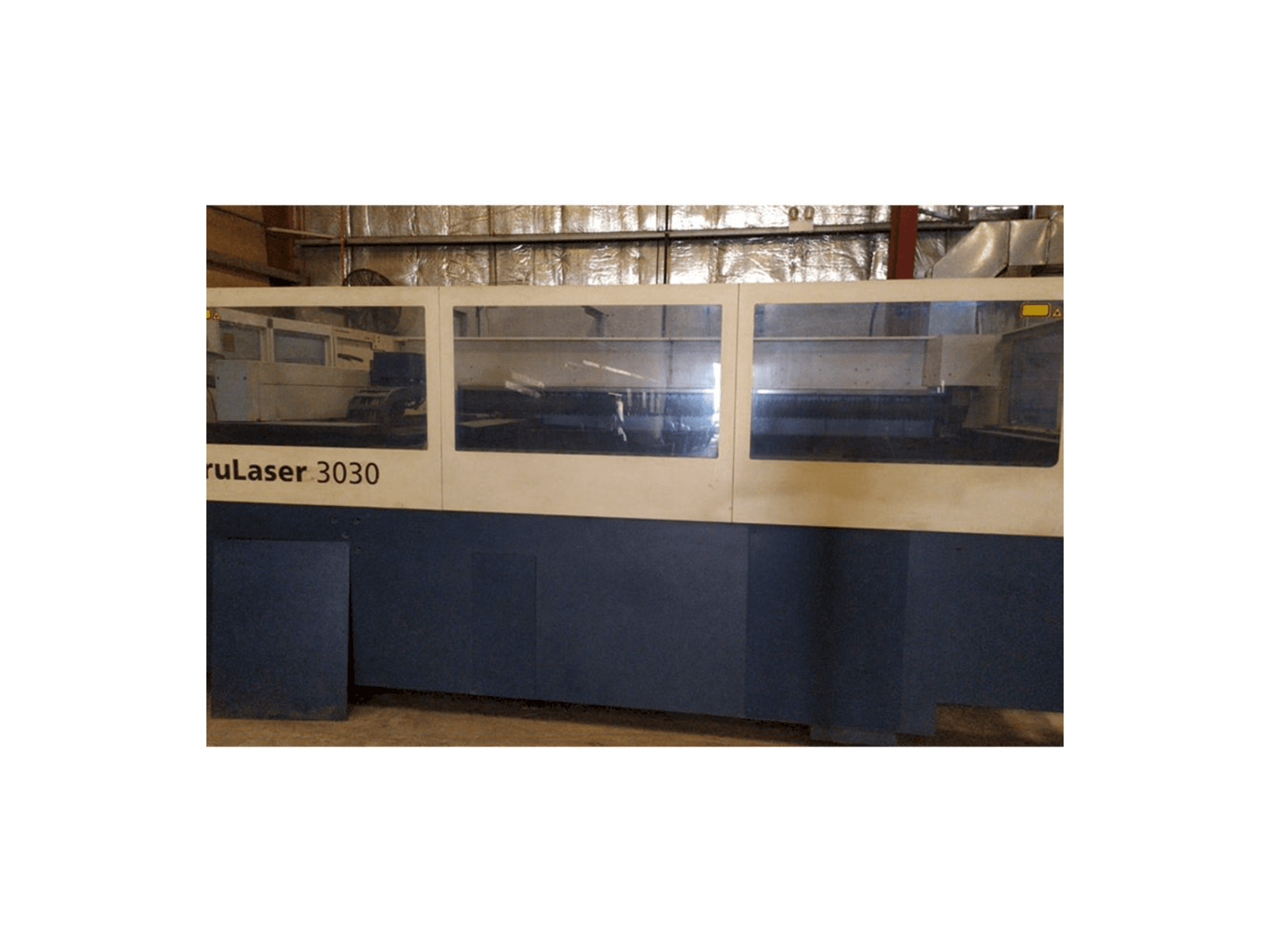 Čelní pohled na Trumpf TruLaser 3030 stroj