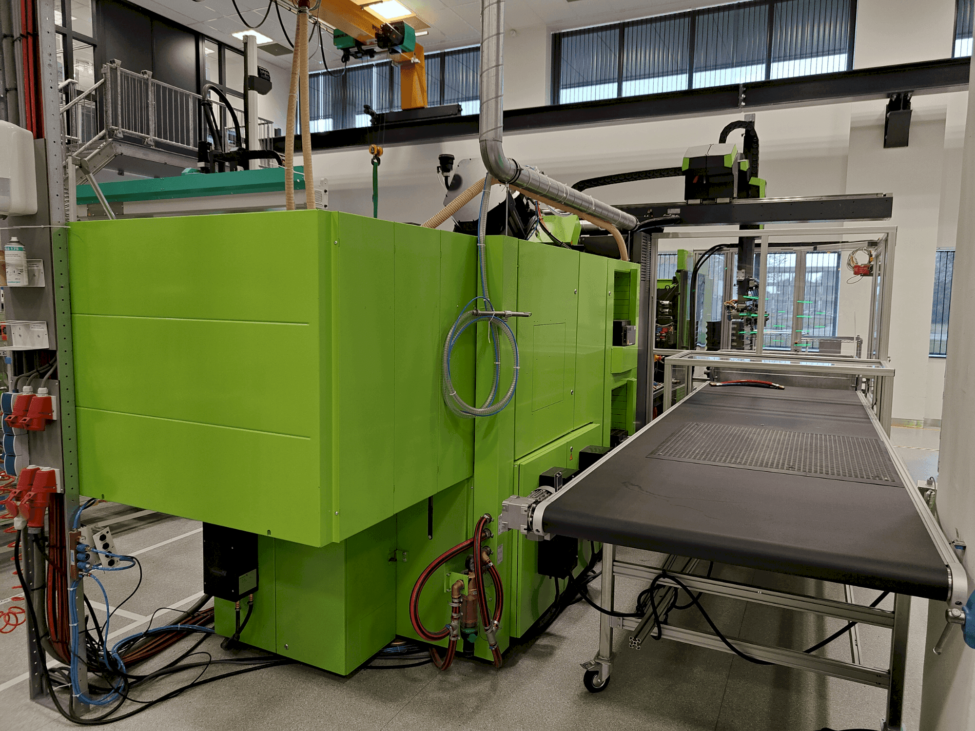 Čelní pohled na Engel e-victory 740H/50W/220 combi + Viper 20 stroj