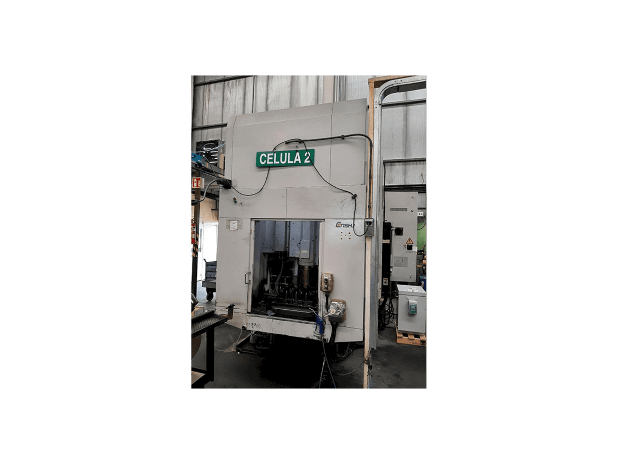 Čelní pohled na Enshu EV-450 stroj