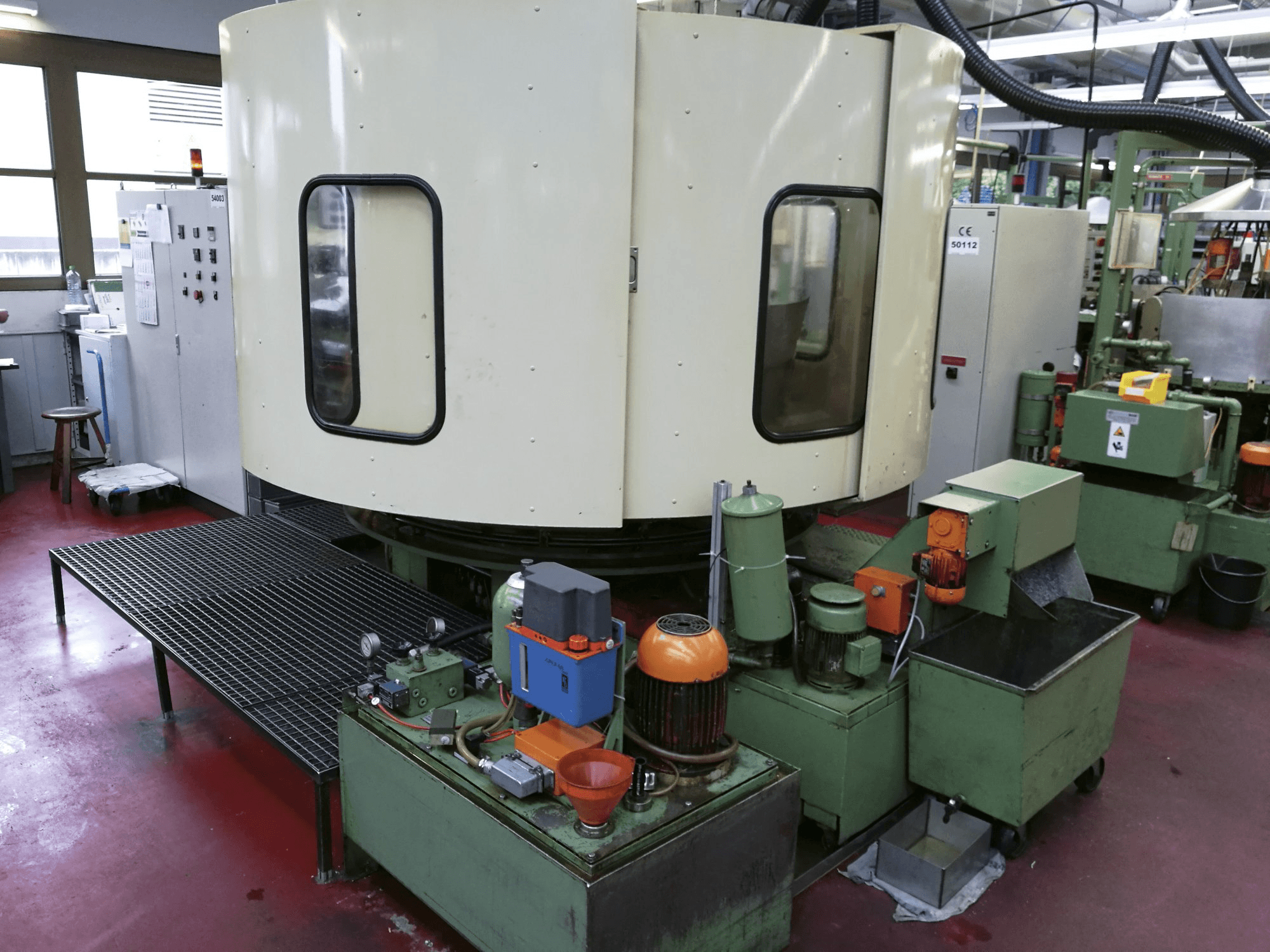 Čelní pohled na RIS-INGOLD Rismatic 151G-12 stroj