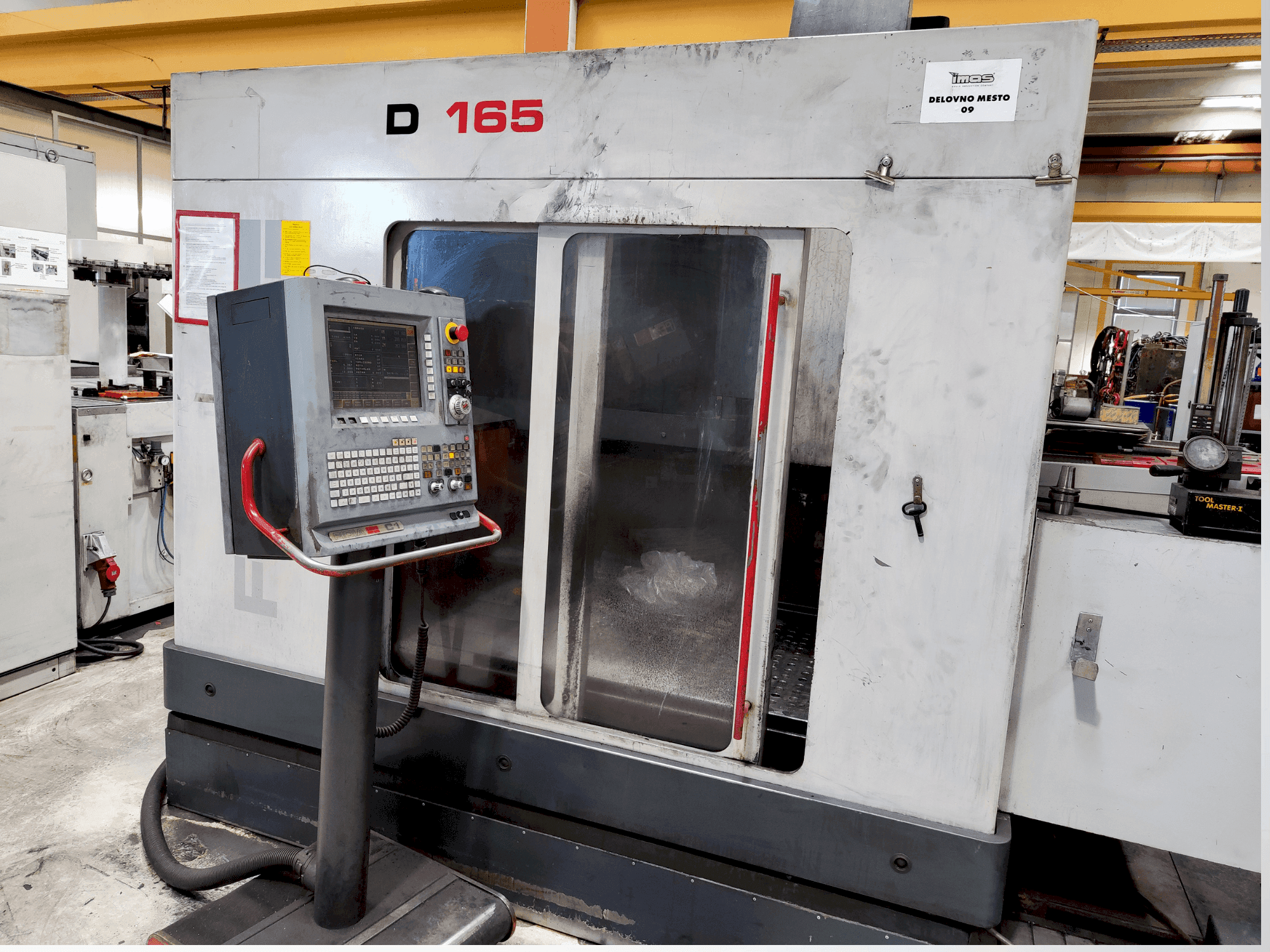 Čelní pohled na Fidia D165 3A stroj