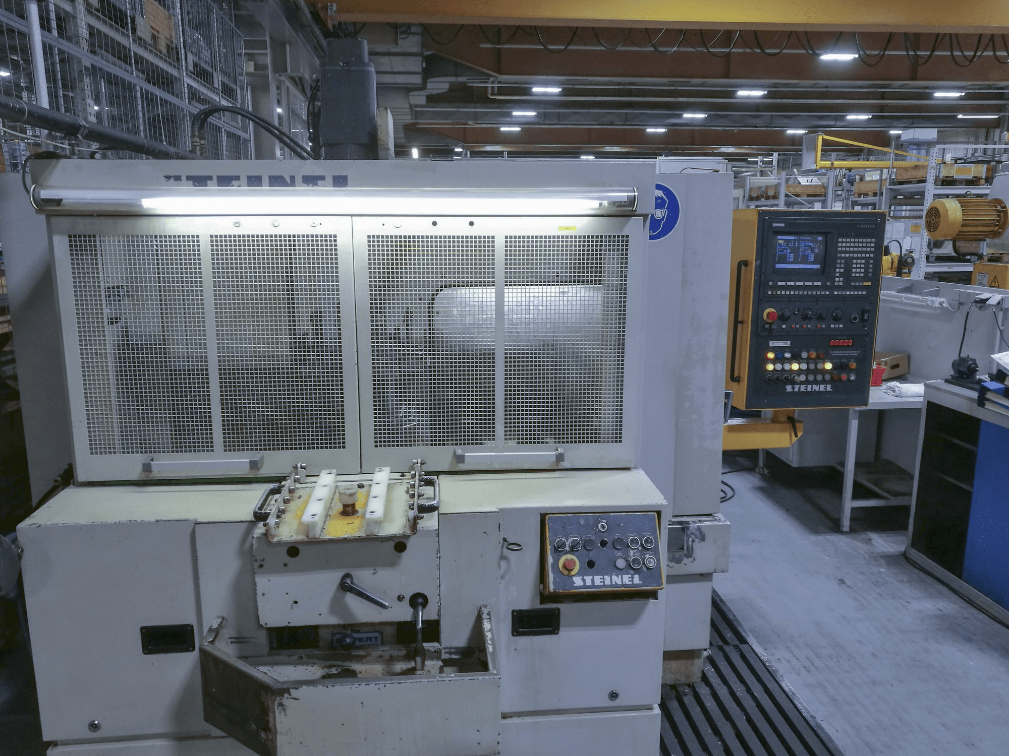 Čelní pohled na STEINEL BZ 20 stroj