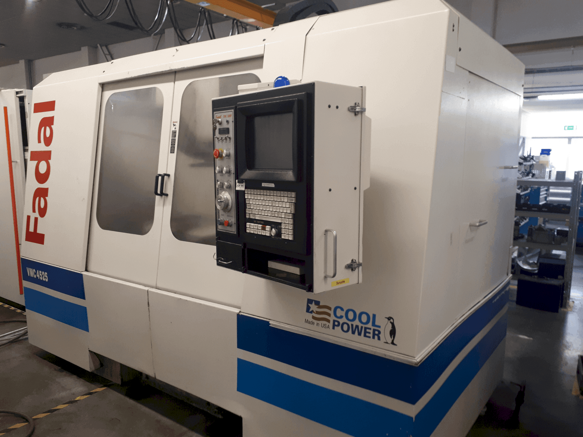 Čelní pohled na FADAL VMC4525 stroj