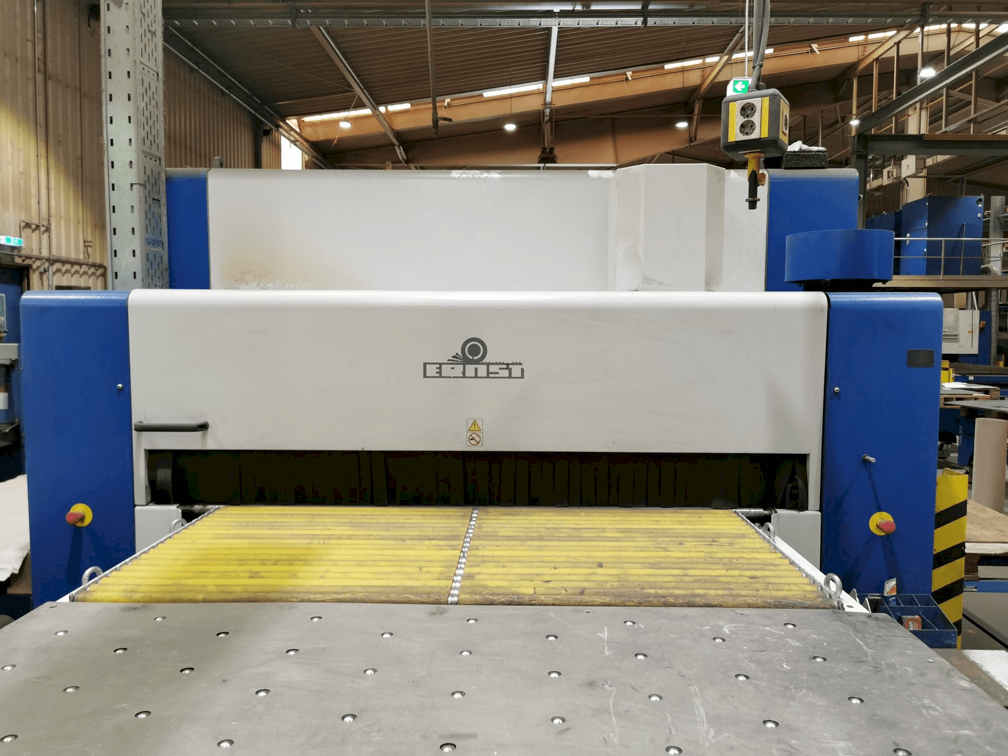 Čelní pohled na ERNST Neptun EBS stroj