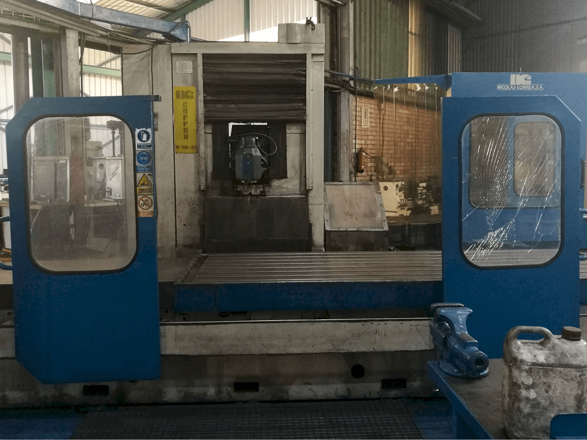 Čelní pohled na Correa A25-25 stroj