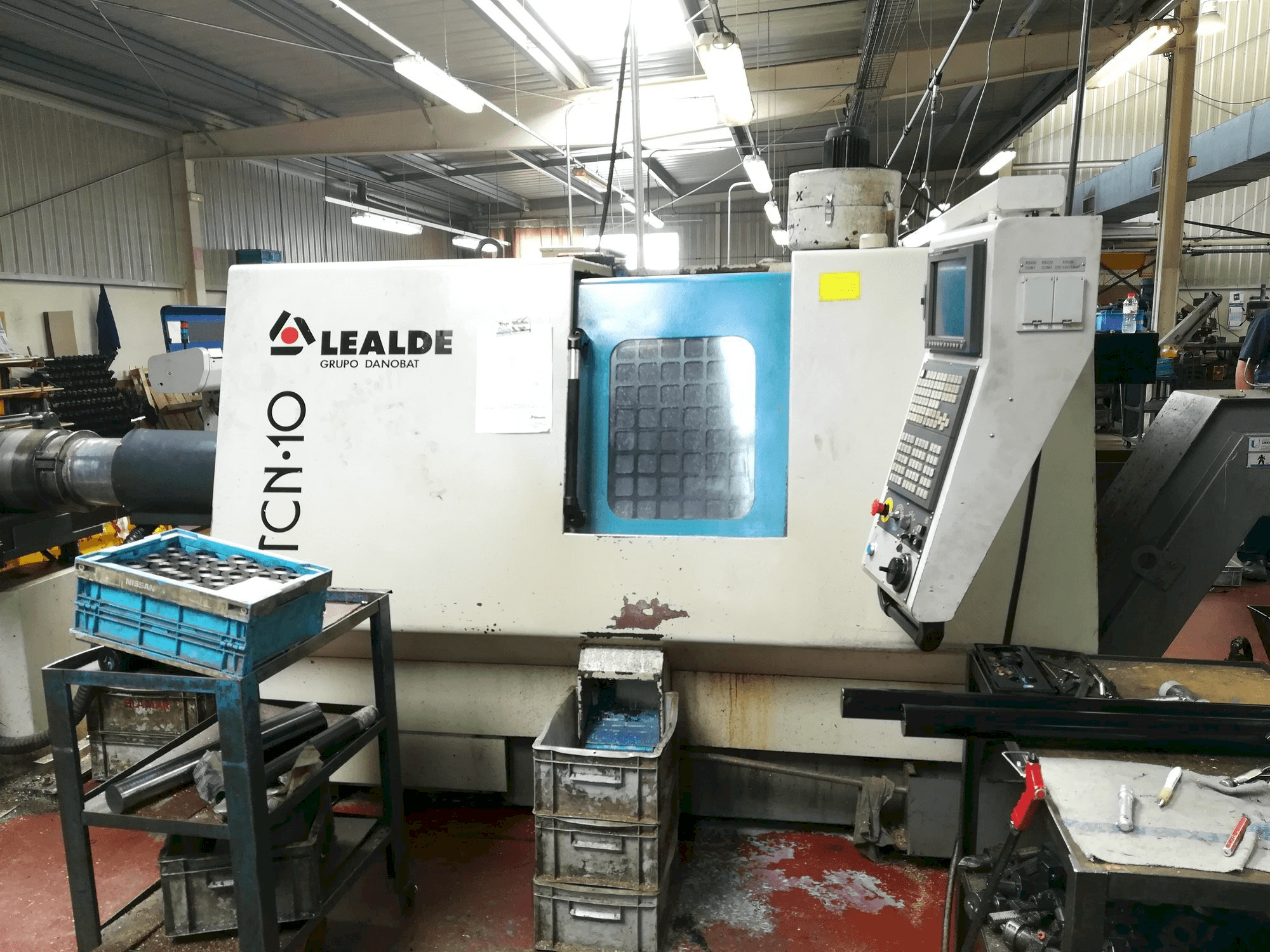 Čelní pohled na Lealde TCN 10 stroj