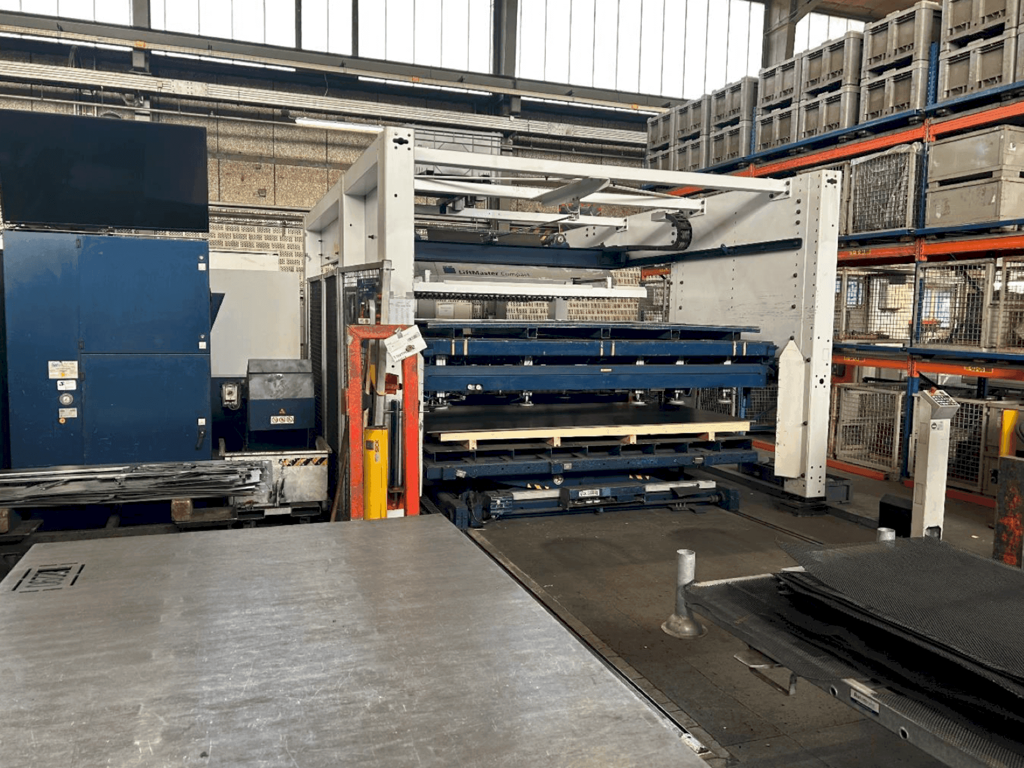 Čelní pohled na TRUMPF TruLaser 3030 stroj