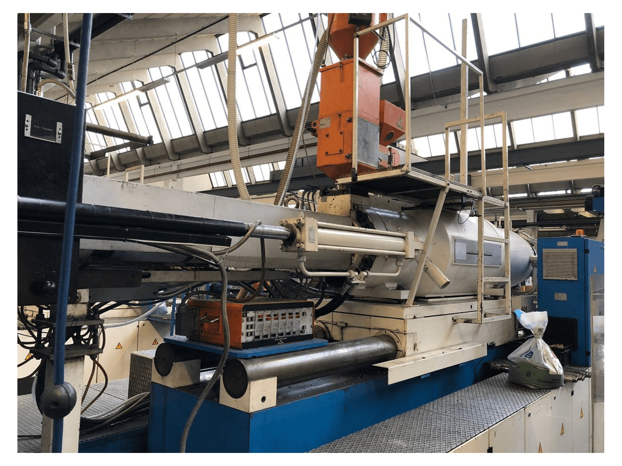 Pracovní prostor na ENGEL ES 7000/800 stroje