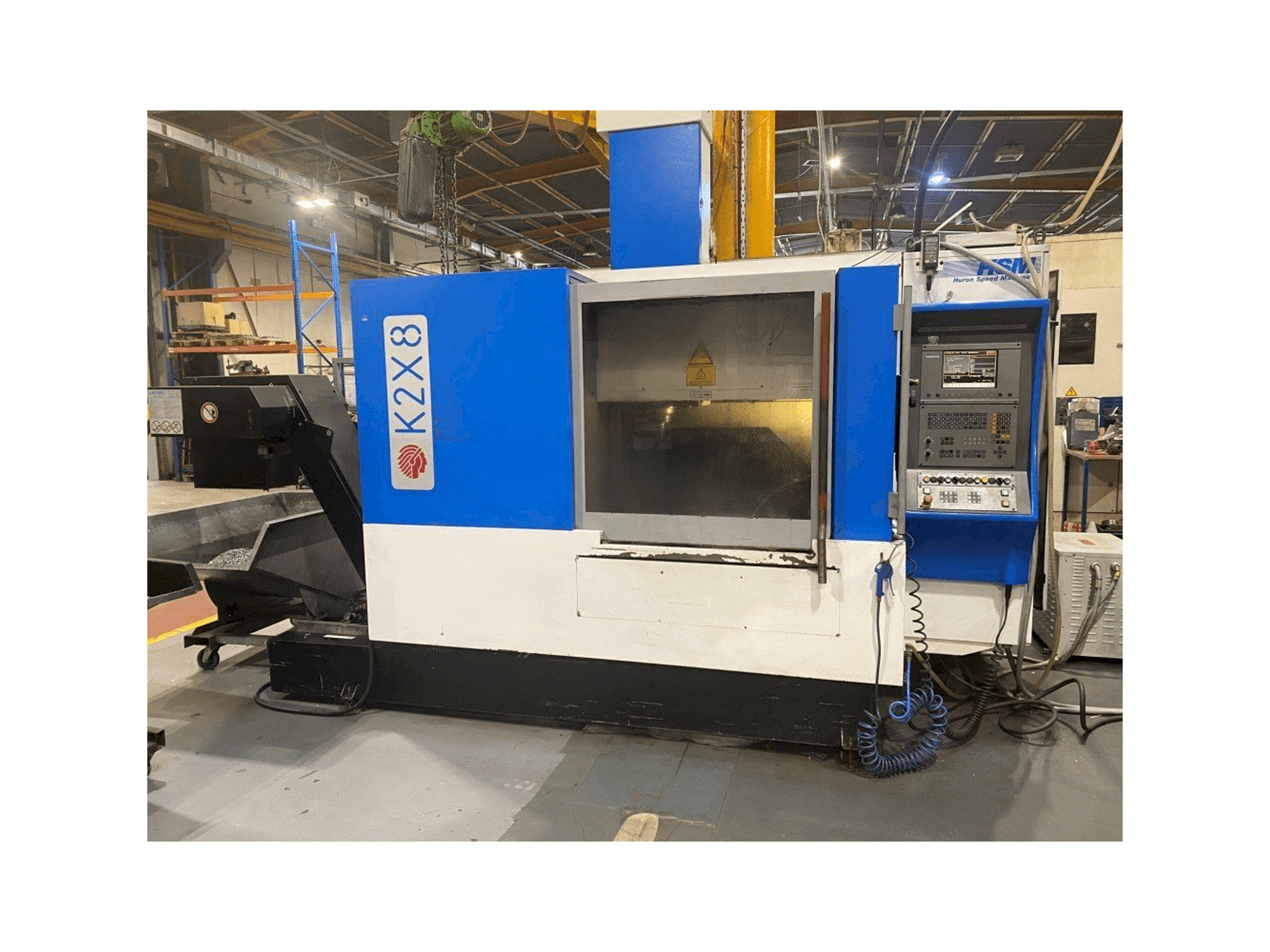 Čelní pohled na Huron K2X8 stroj