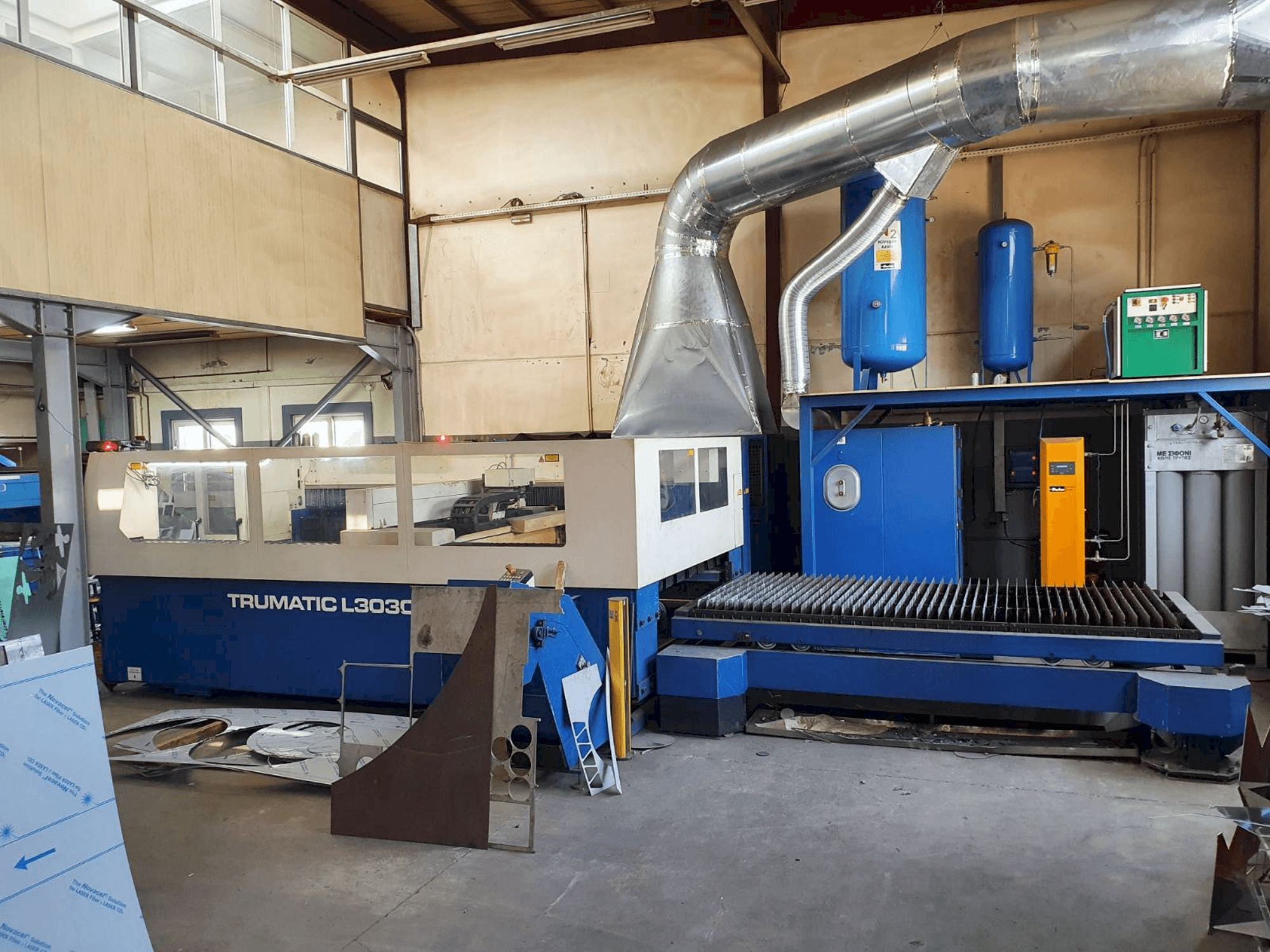 Čelní pohled na Trumpf Trumatic L3030 stroj