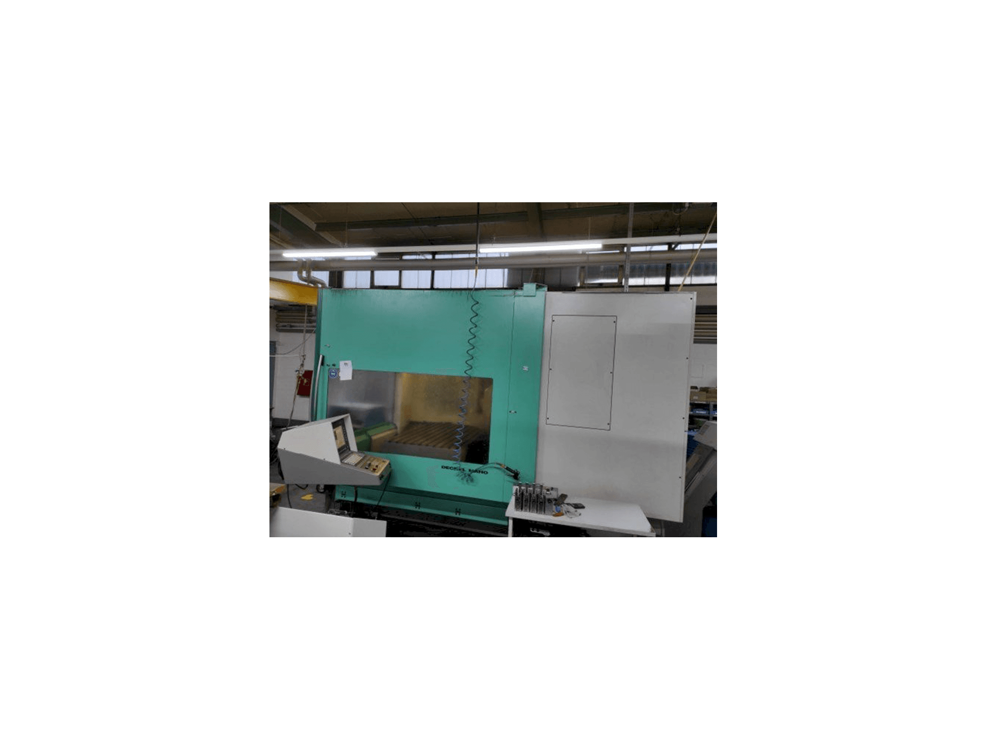 Čelní pohled na DMG DMU 125 T stroj