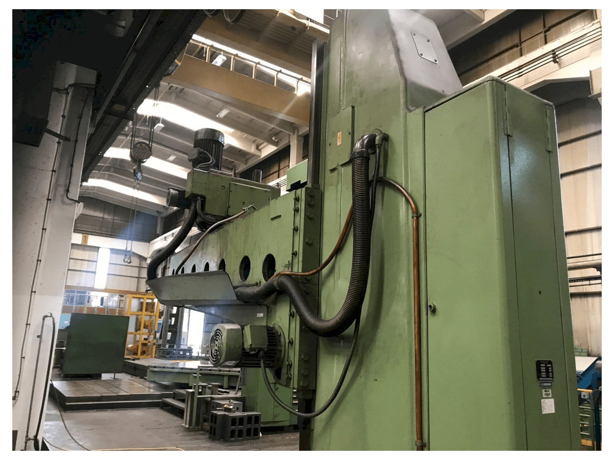 Čelní pohled na TOS Vrp 8 A stroj