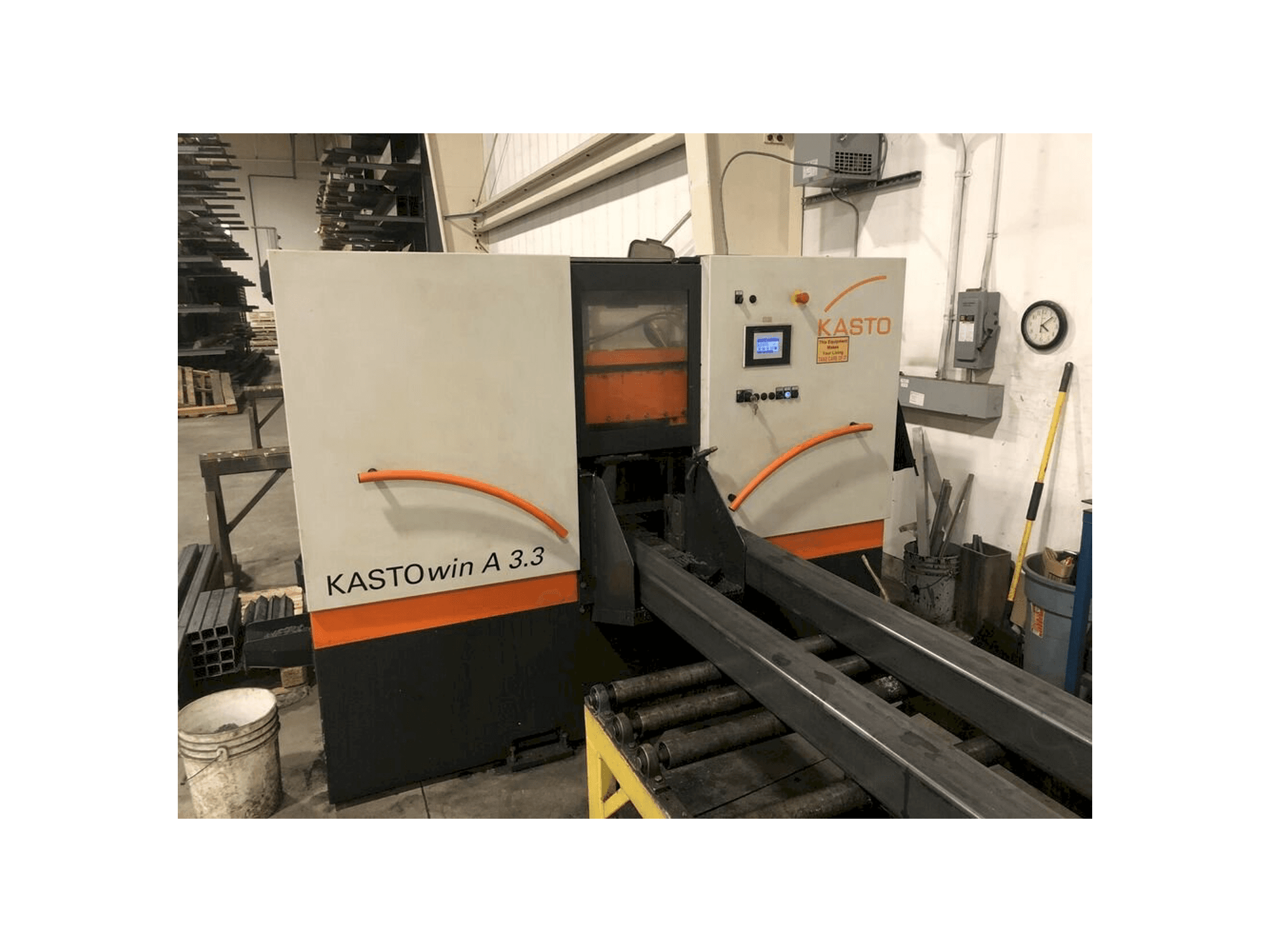 Čelní pohled na KASTO win A 3.3 stroj