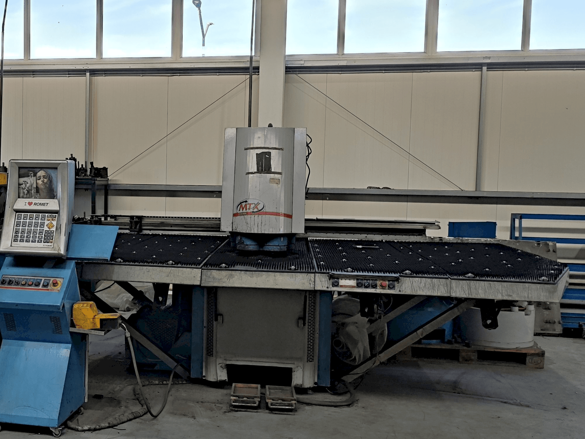 Čelní pohled na Euromac MTX INDEX stroj