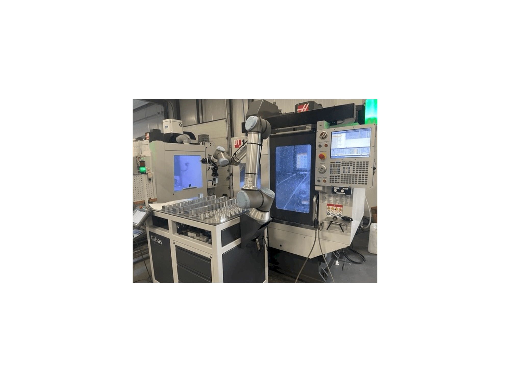 Čelní pohled na HAAS DT-1 stroj