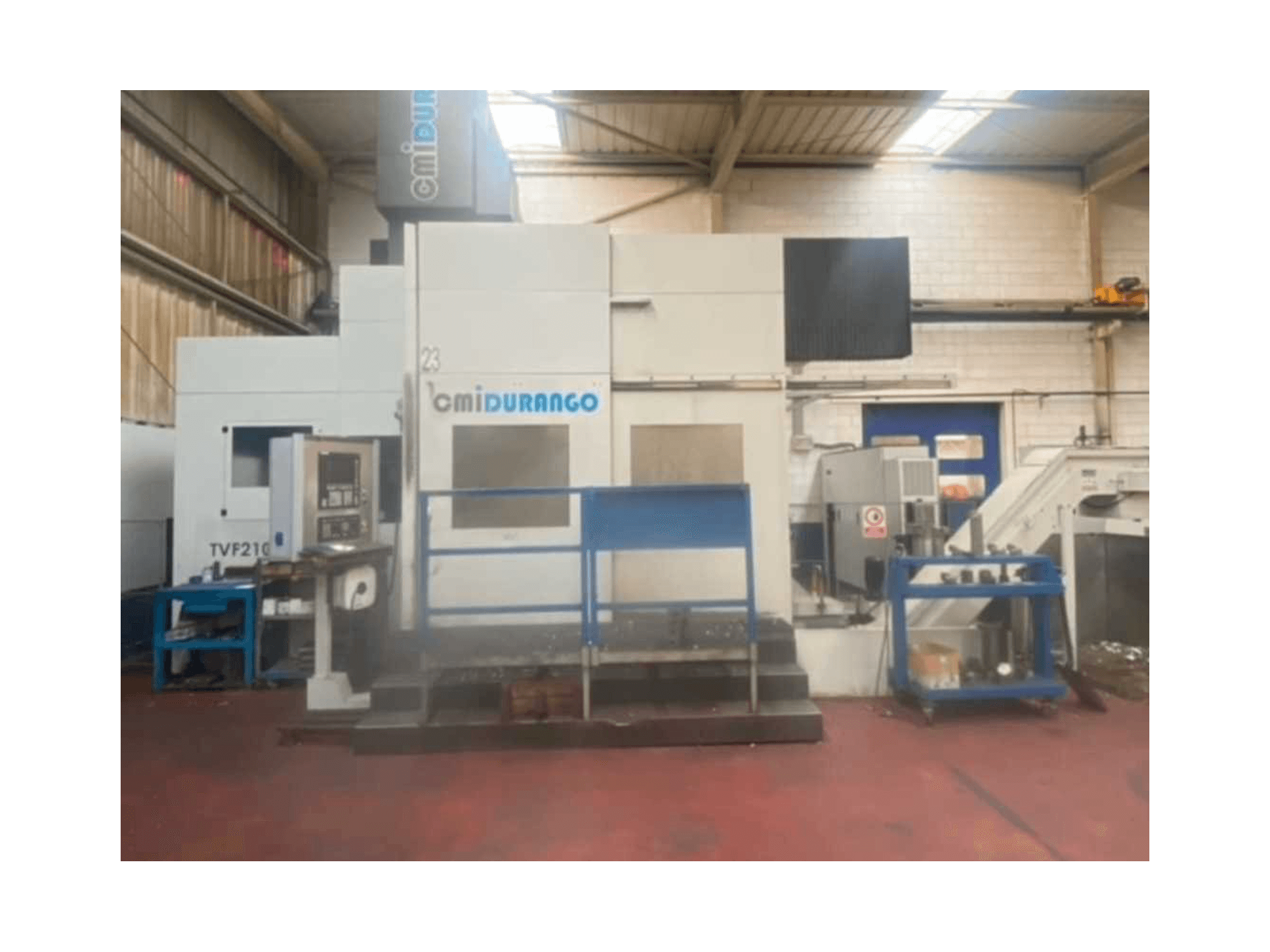 Čelní pohled na cmiDURANGO TVF210-2000 stroj