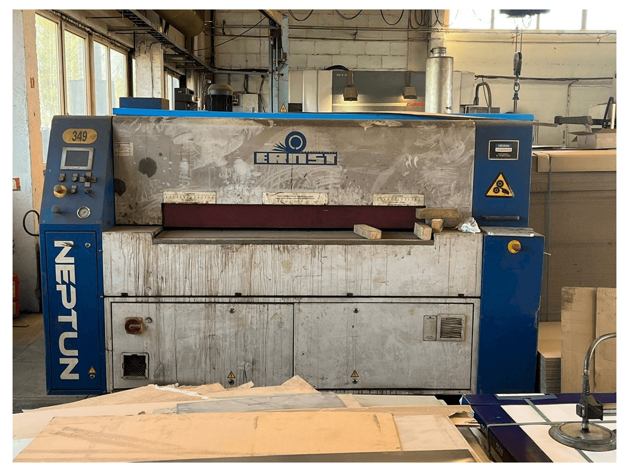 Čelní pohled na ERNST Neptun E/B stroj