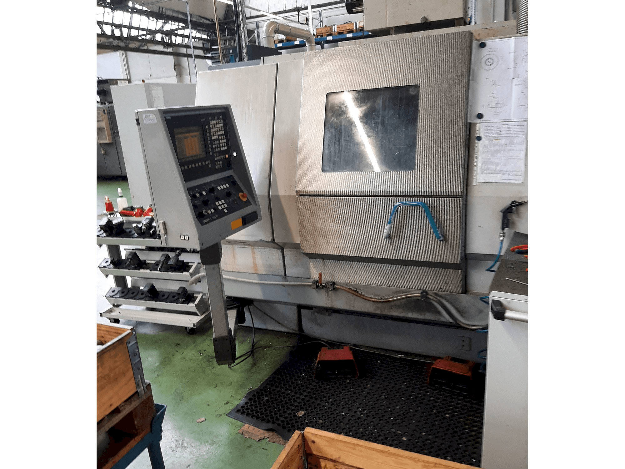 Čelní pohled na Index G200 stroj