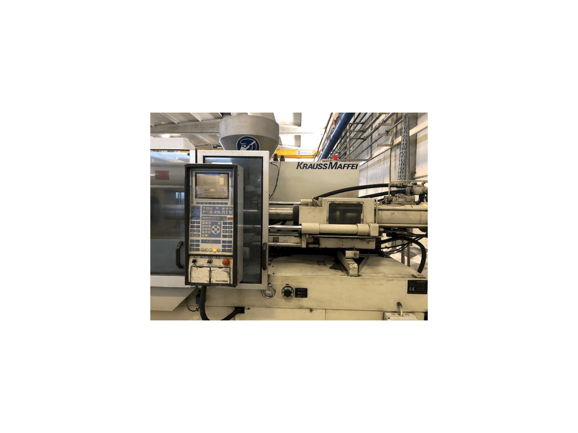 Čelní pohled na Krauss Maffei 150-700 C2 stroj