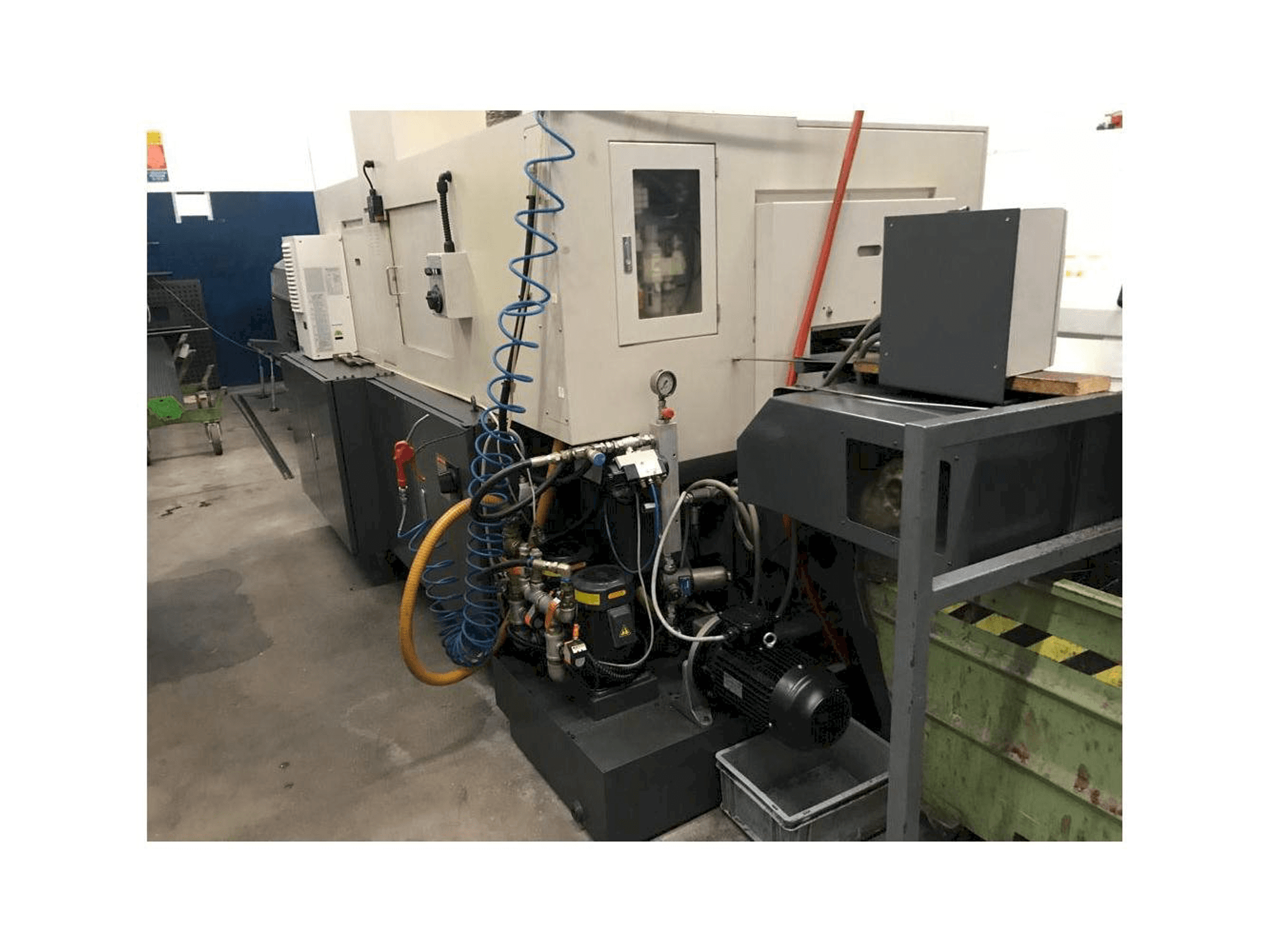 Čelní pohled na Nexturn NST 38 stroj