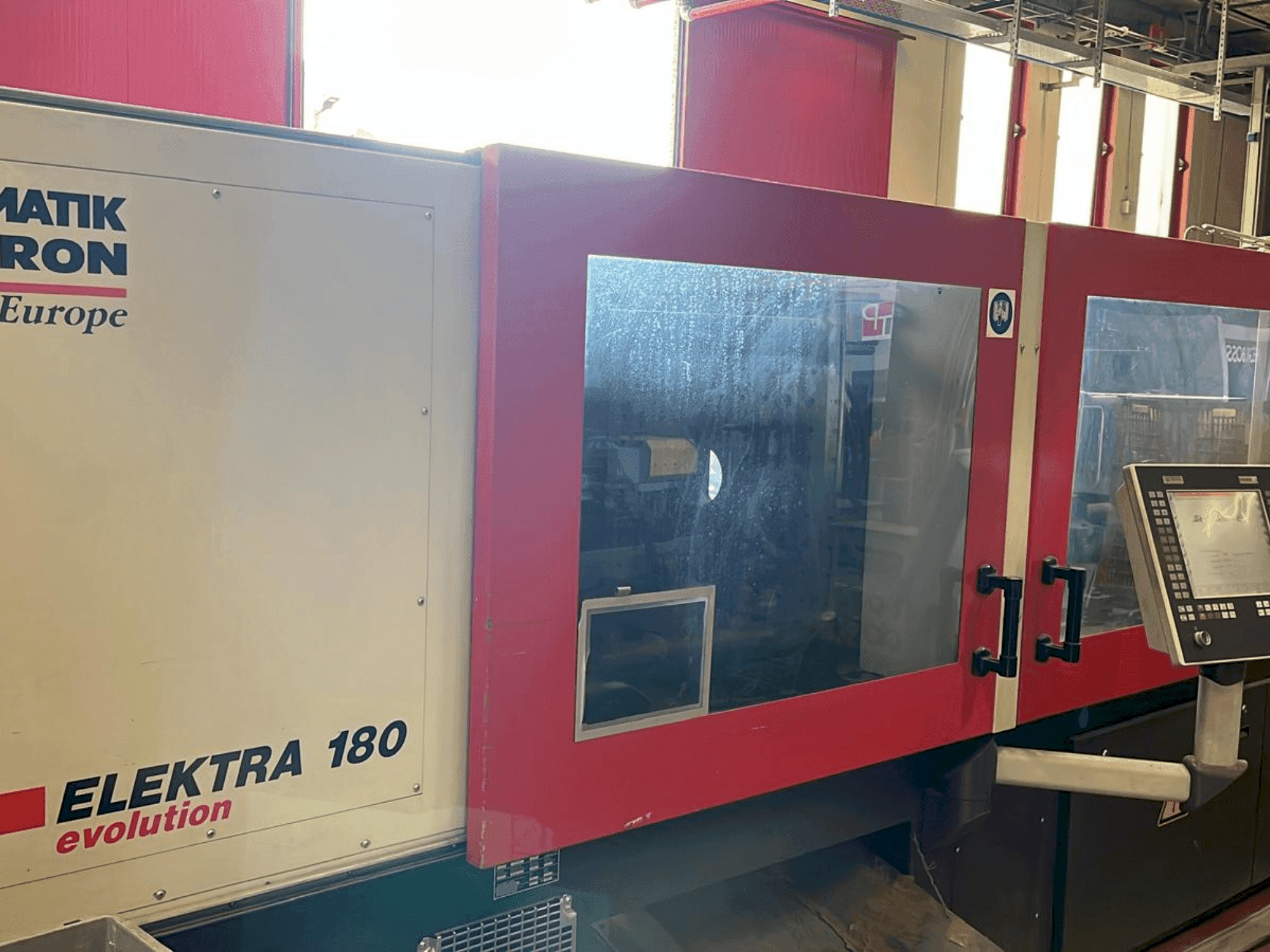 Čelní pohled na FERROMATIK ELEKTRA 180 stroj