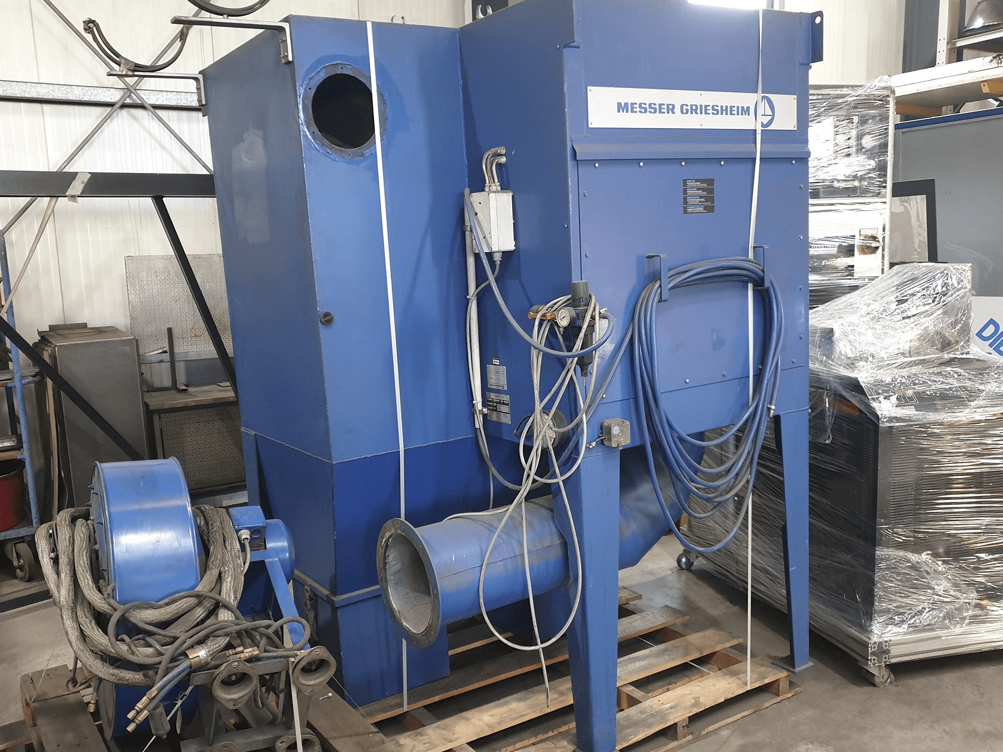 Čelní pohled na Messer Griesheim CORTA PS 3100 stroj