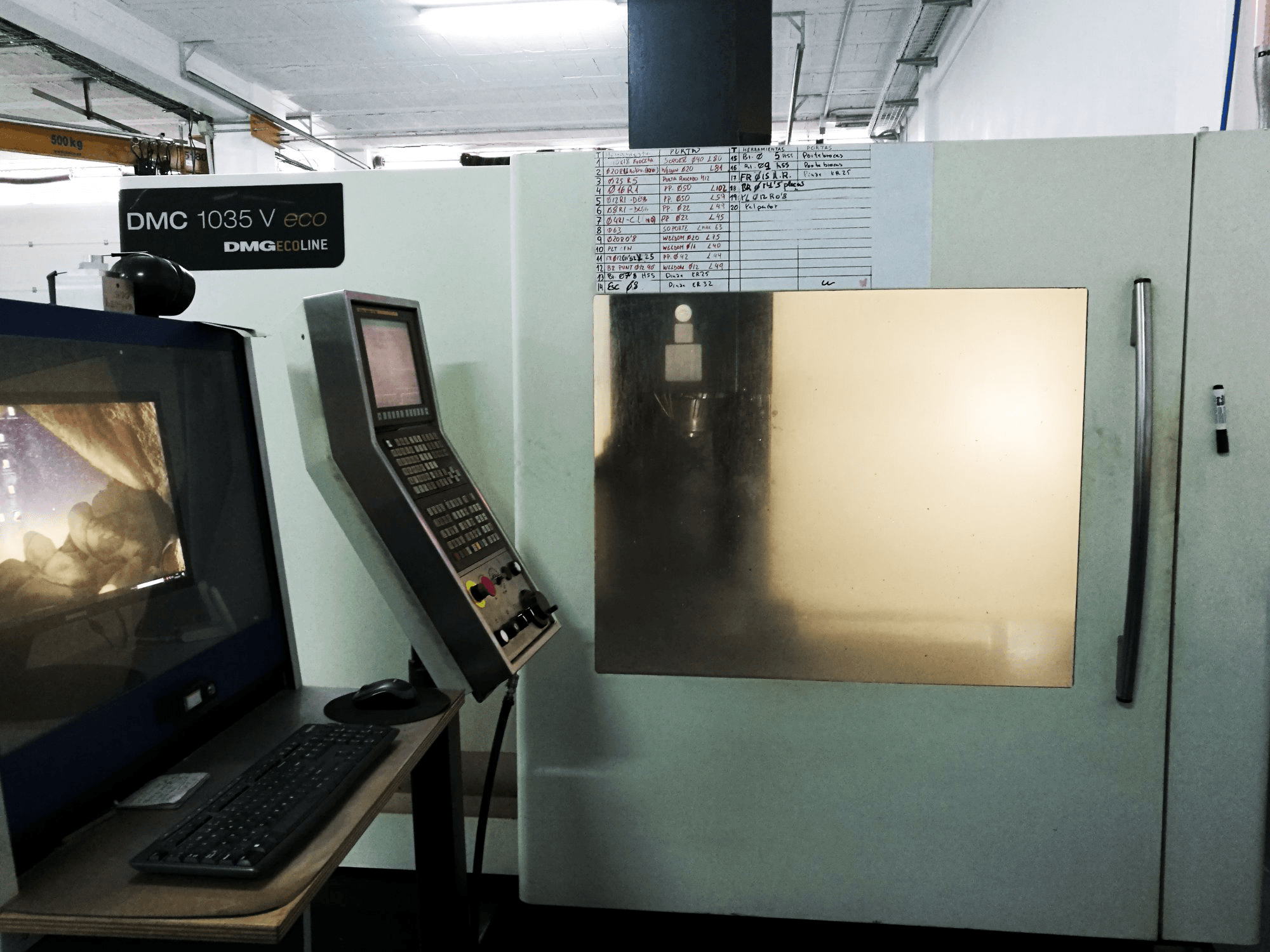 Čelní pohled na DMG MORI DMC 1035 V eco stroj