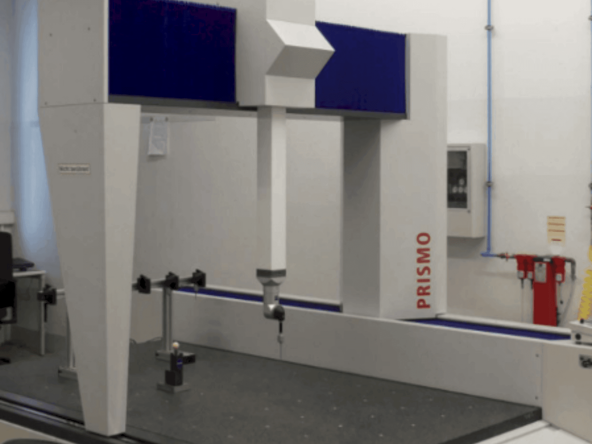 Čelní pohled na ZEISS Prismo 12/18/10 (2002) stroj