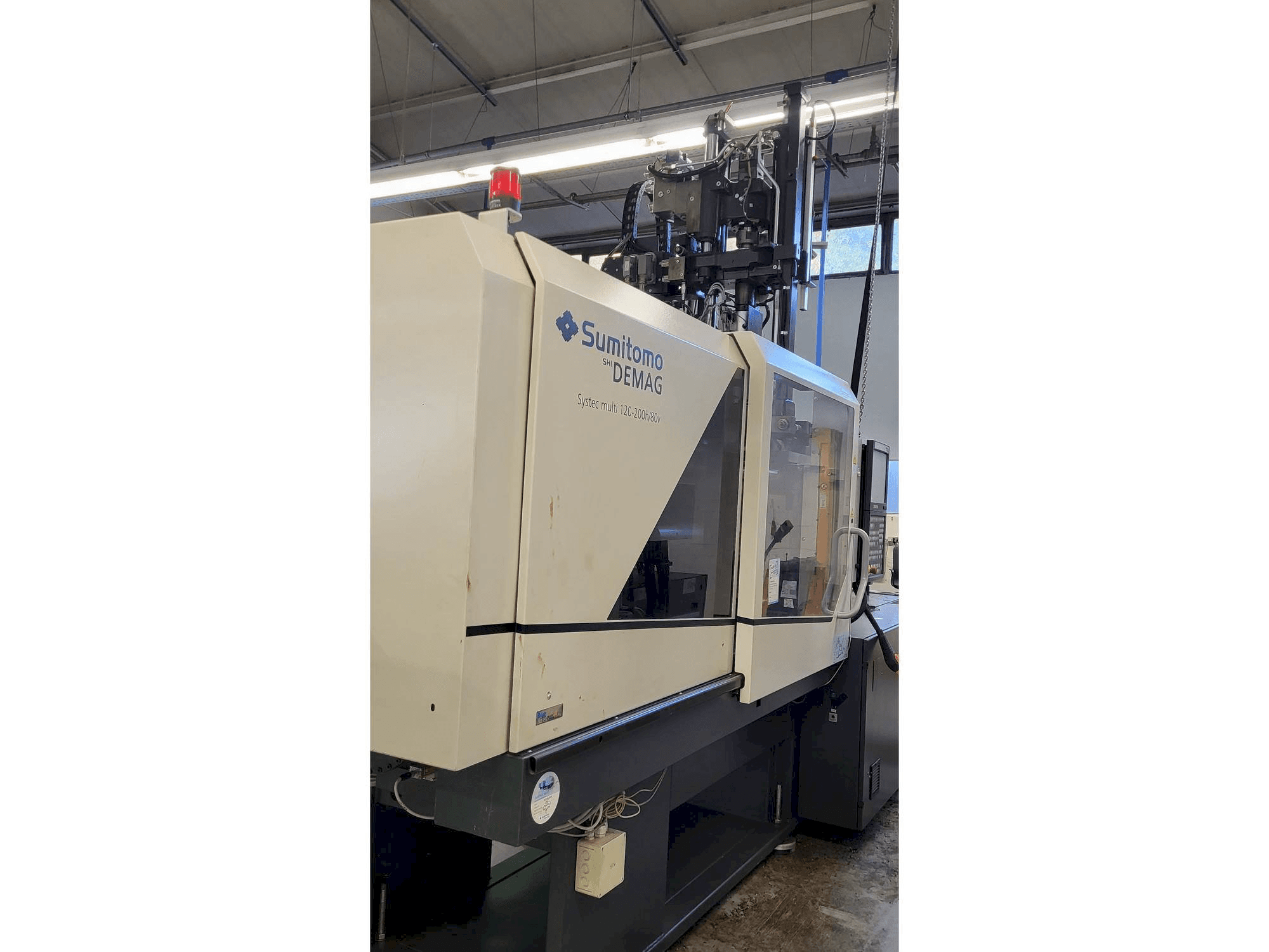 Levý boční pohled na Sumitomo SHI DEMAG Systec Multi 120/470-200h/80V stroj
