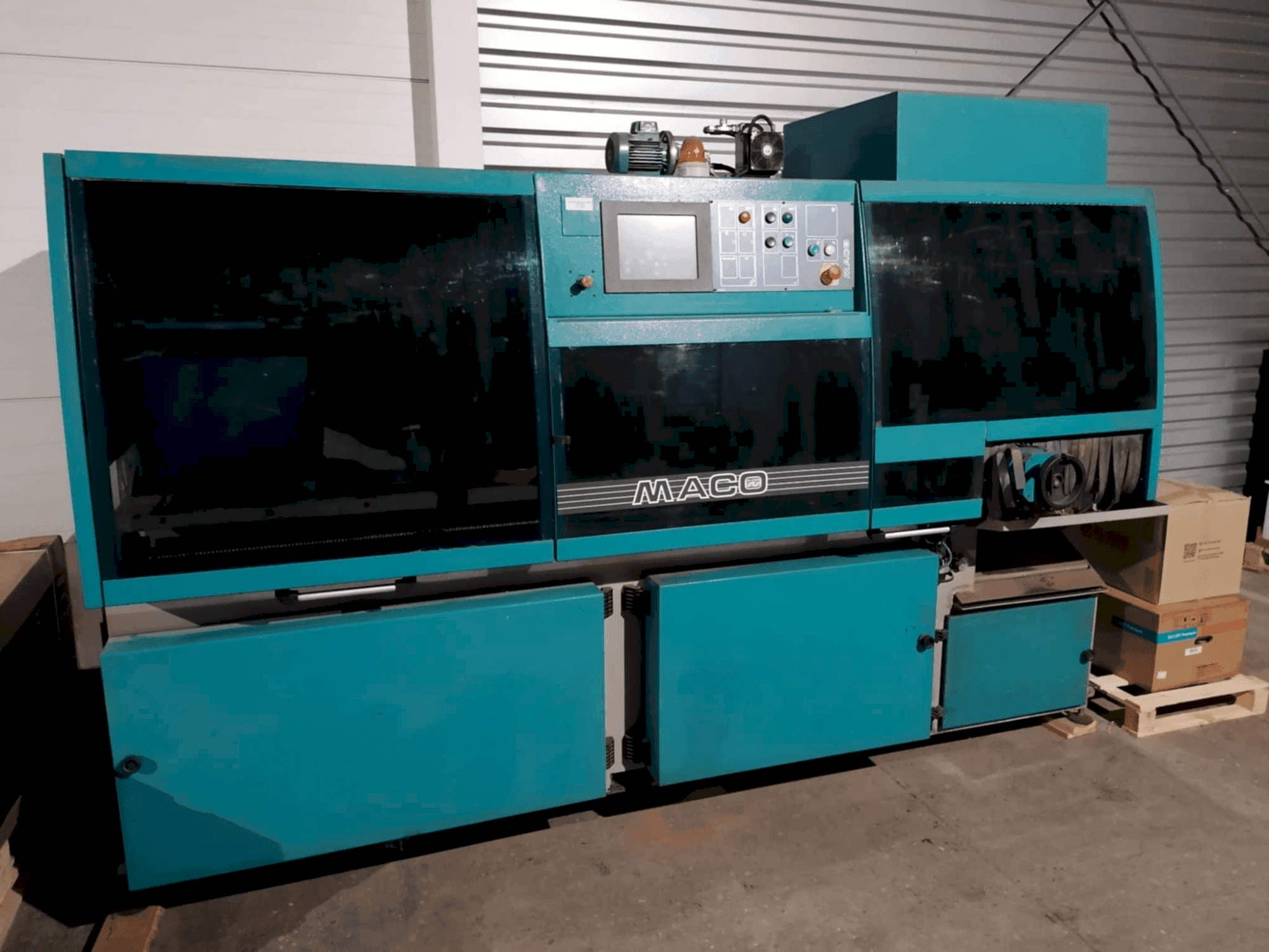 Čelní pohled na MACO VK370 AR ALU stroj