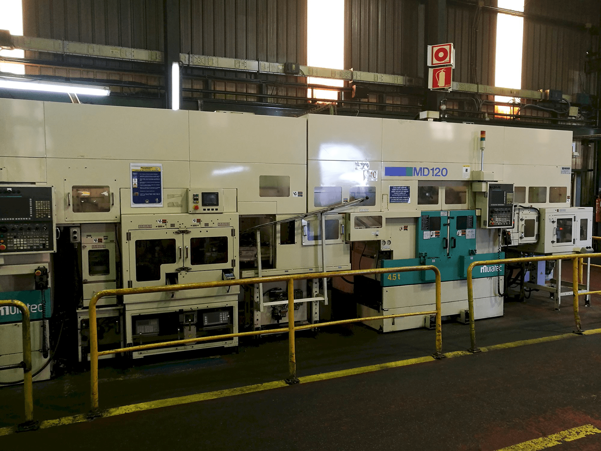 Čelní pohled na MURATA Muratec MD 120 stroj