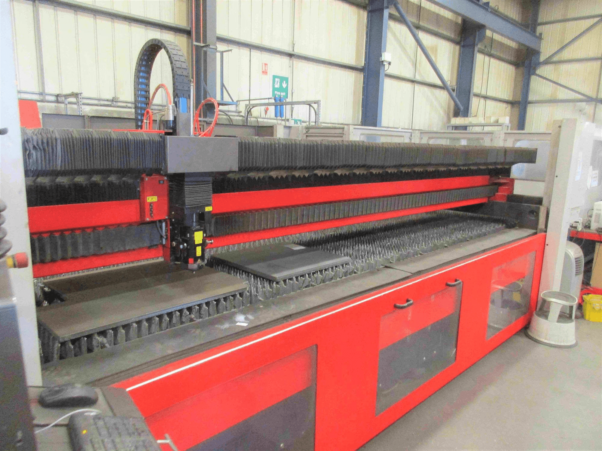 Čelní pohled na Bystronic Bystar L 4025-65 stroj