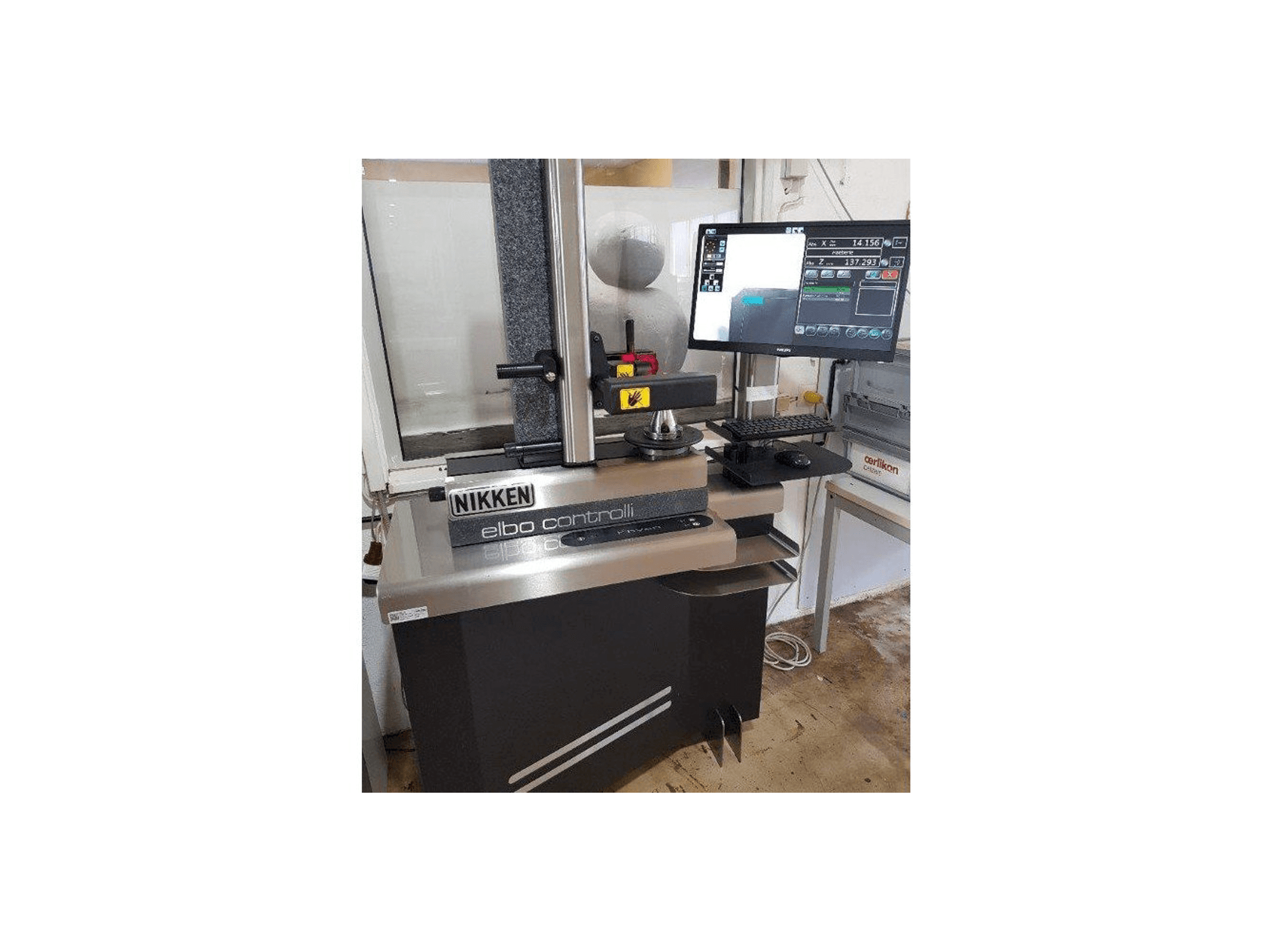 Čelní pohled na NIKKEN elbo controlli kyan-TW stroj