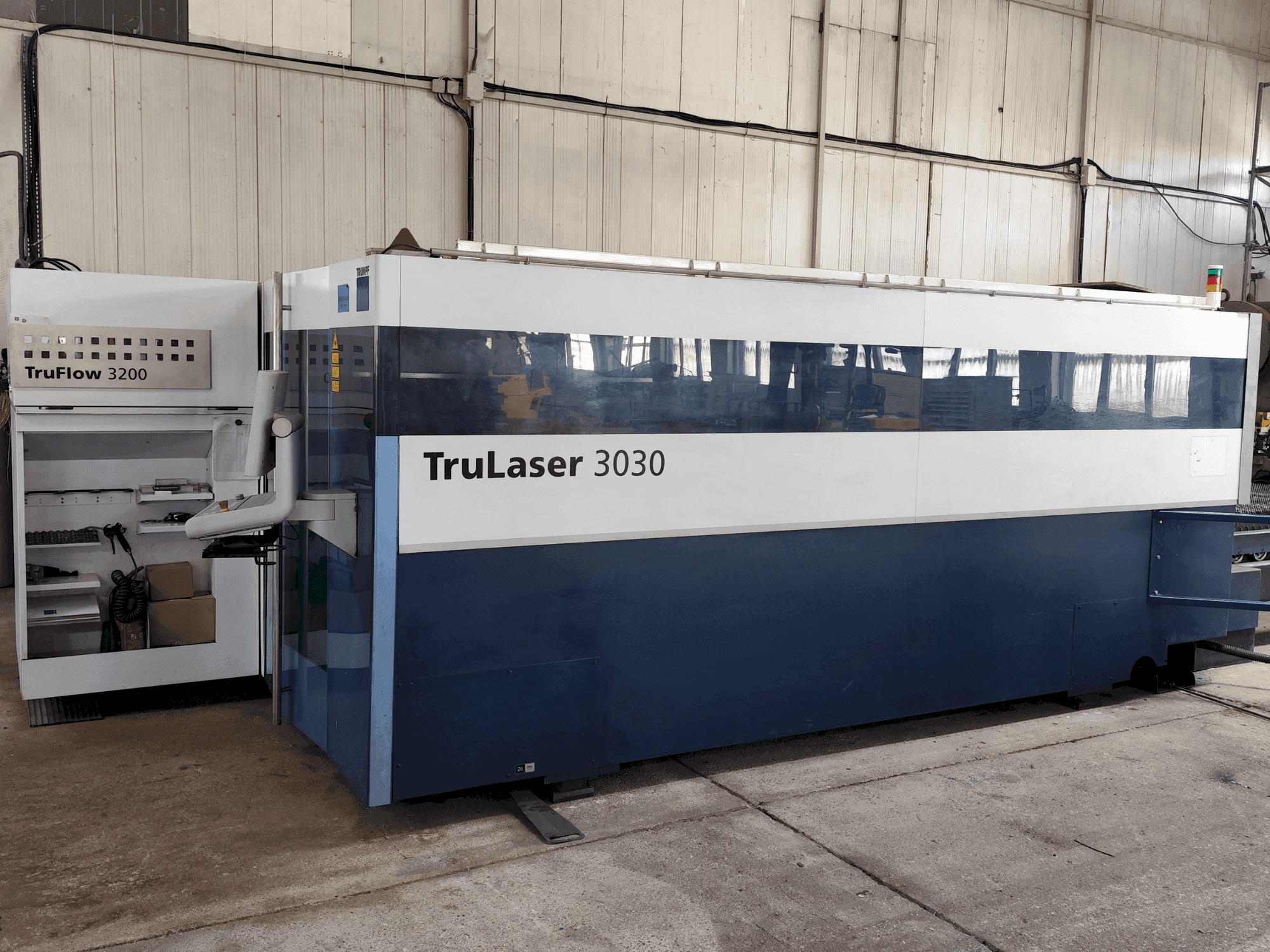 Čelní pohled na TRUMPF TruLaser 3030 (L20) stroj