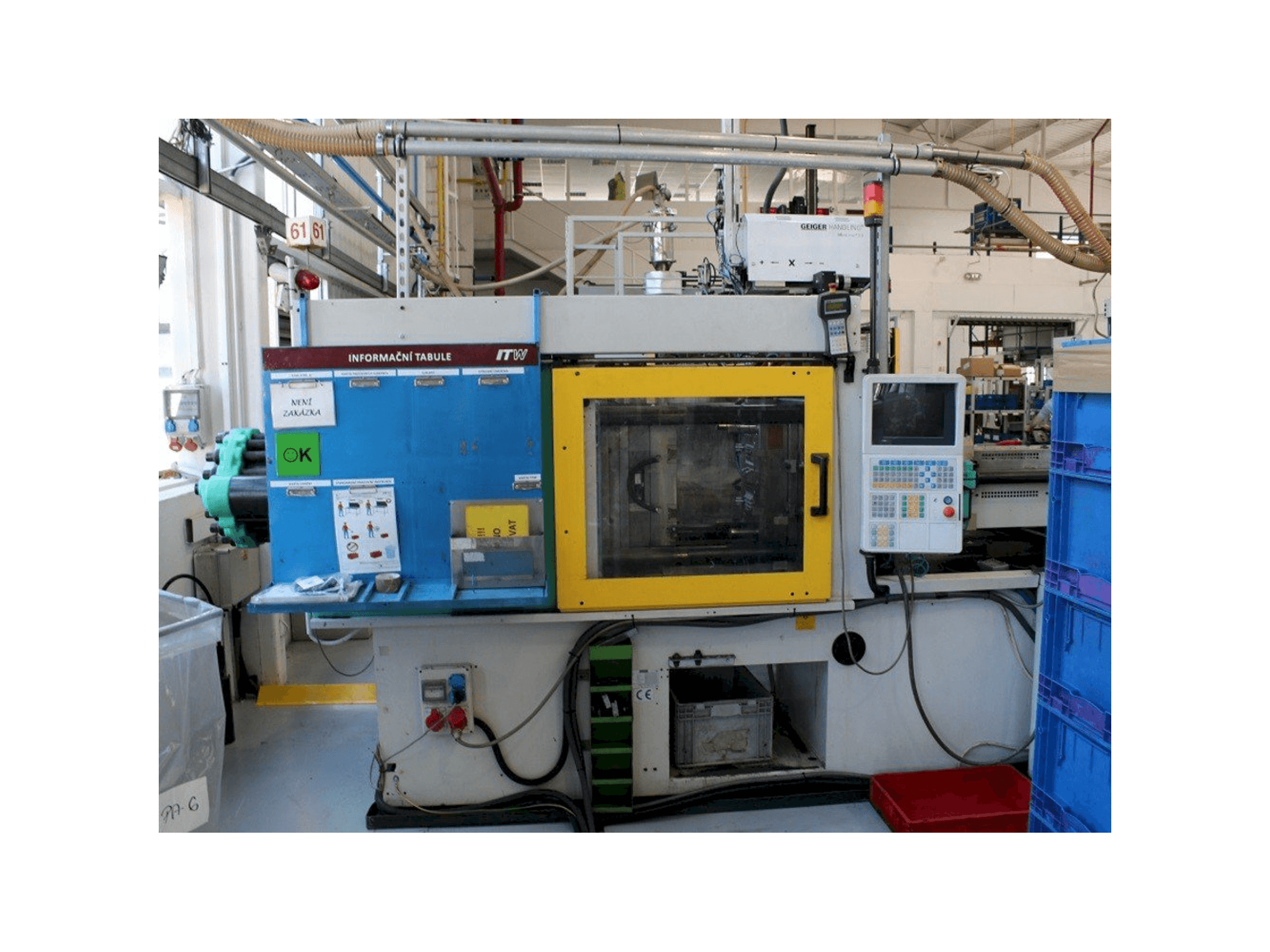 Čelní pohled na Arburg 470 C 1500-800 stroj