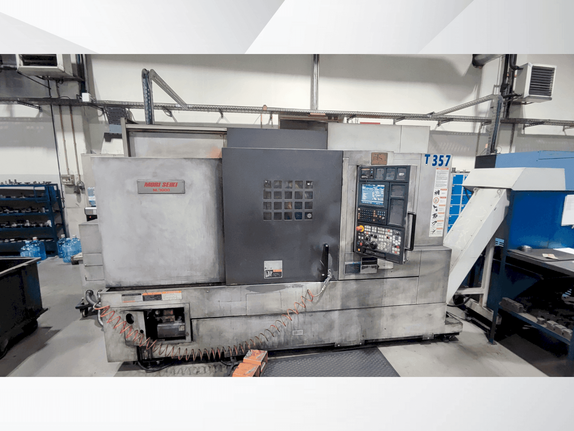 Čelní pohled na MORI SEIKI NL 3000/700 stroj