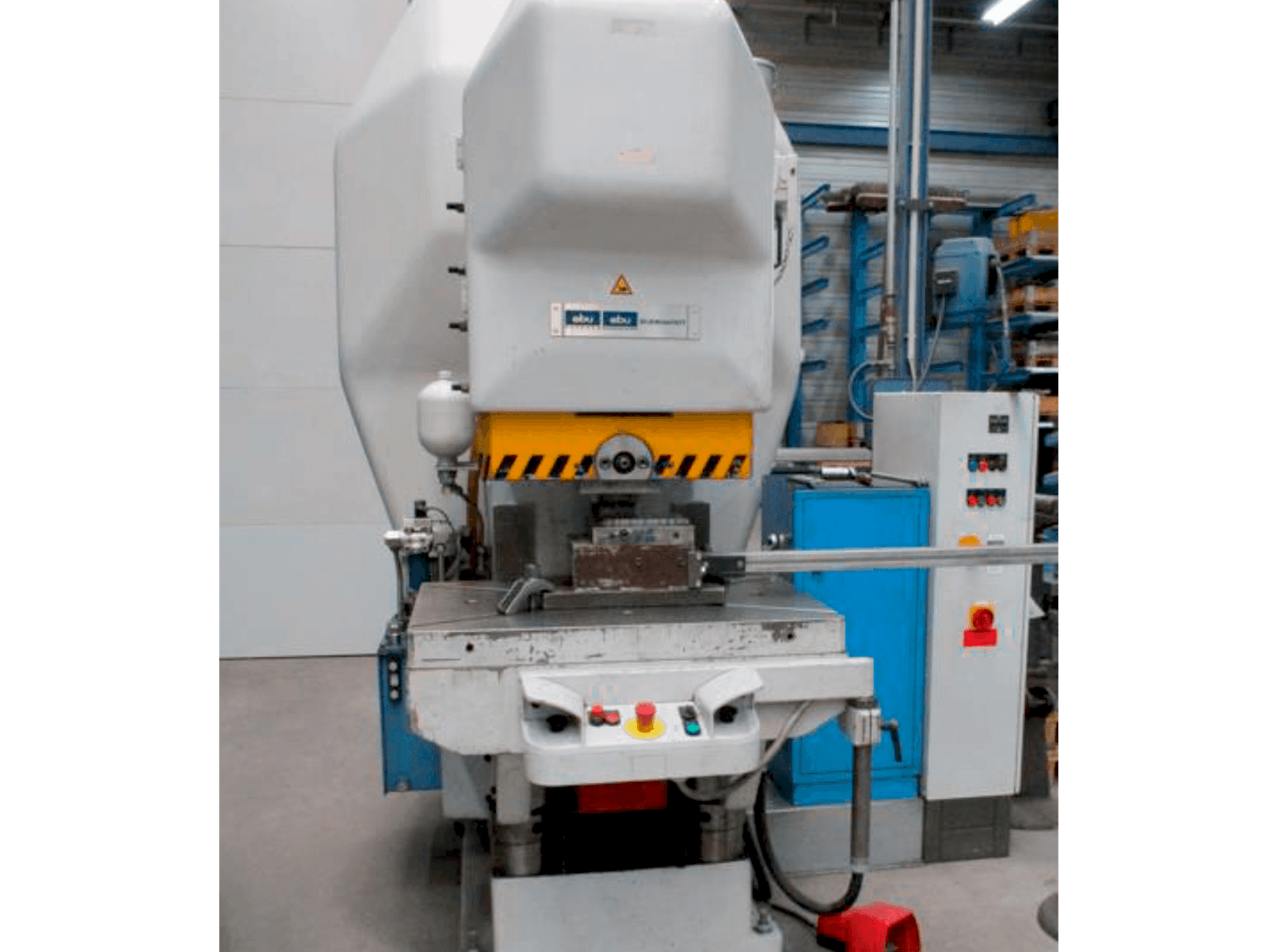 Čelní pohled na Ebu H 80 RiV stroj