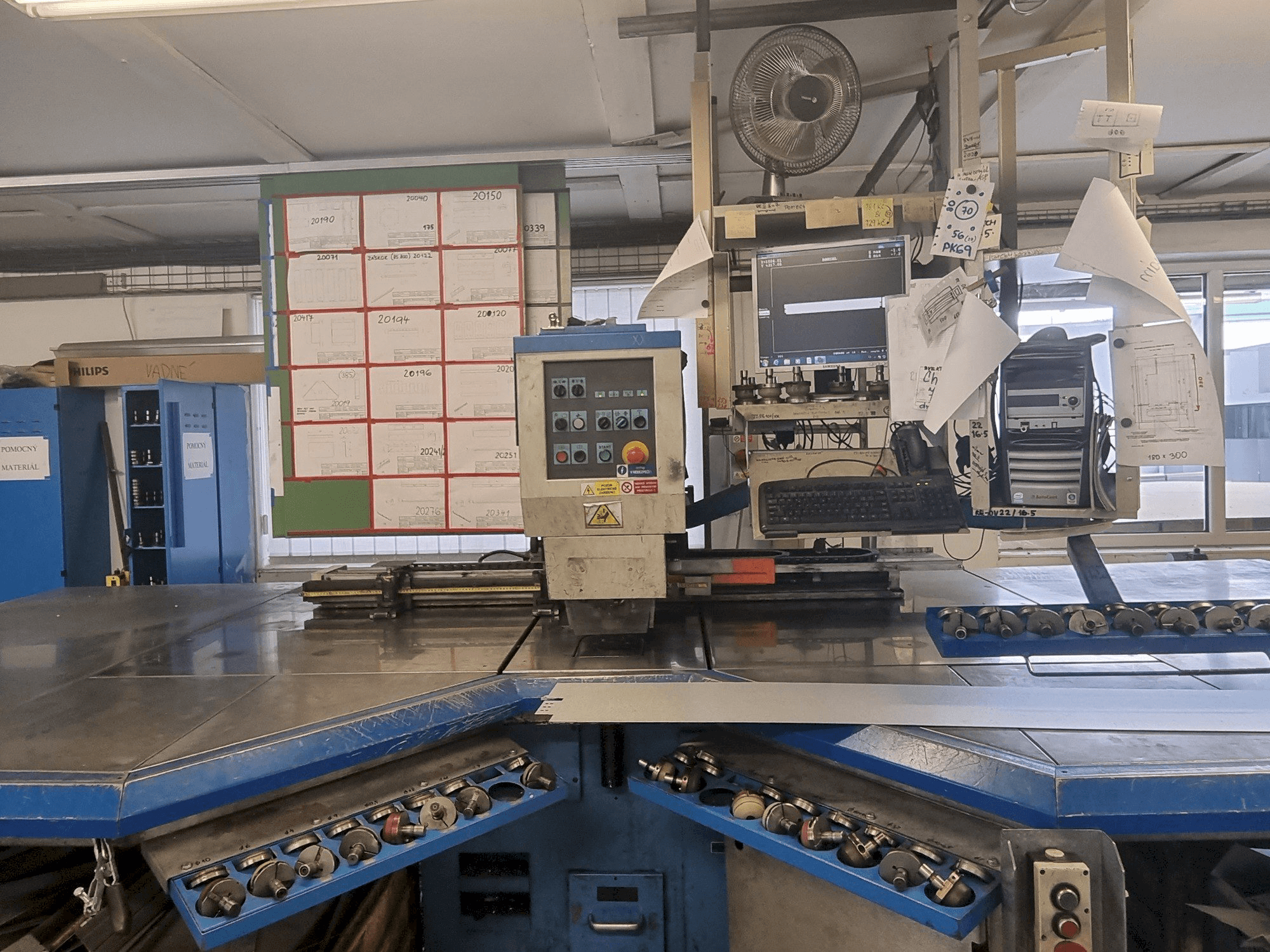 Čelní pohled na Euromac CX 750/30 CNC stroj