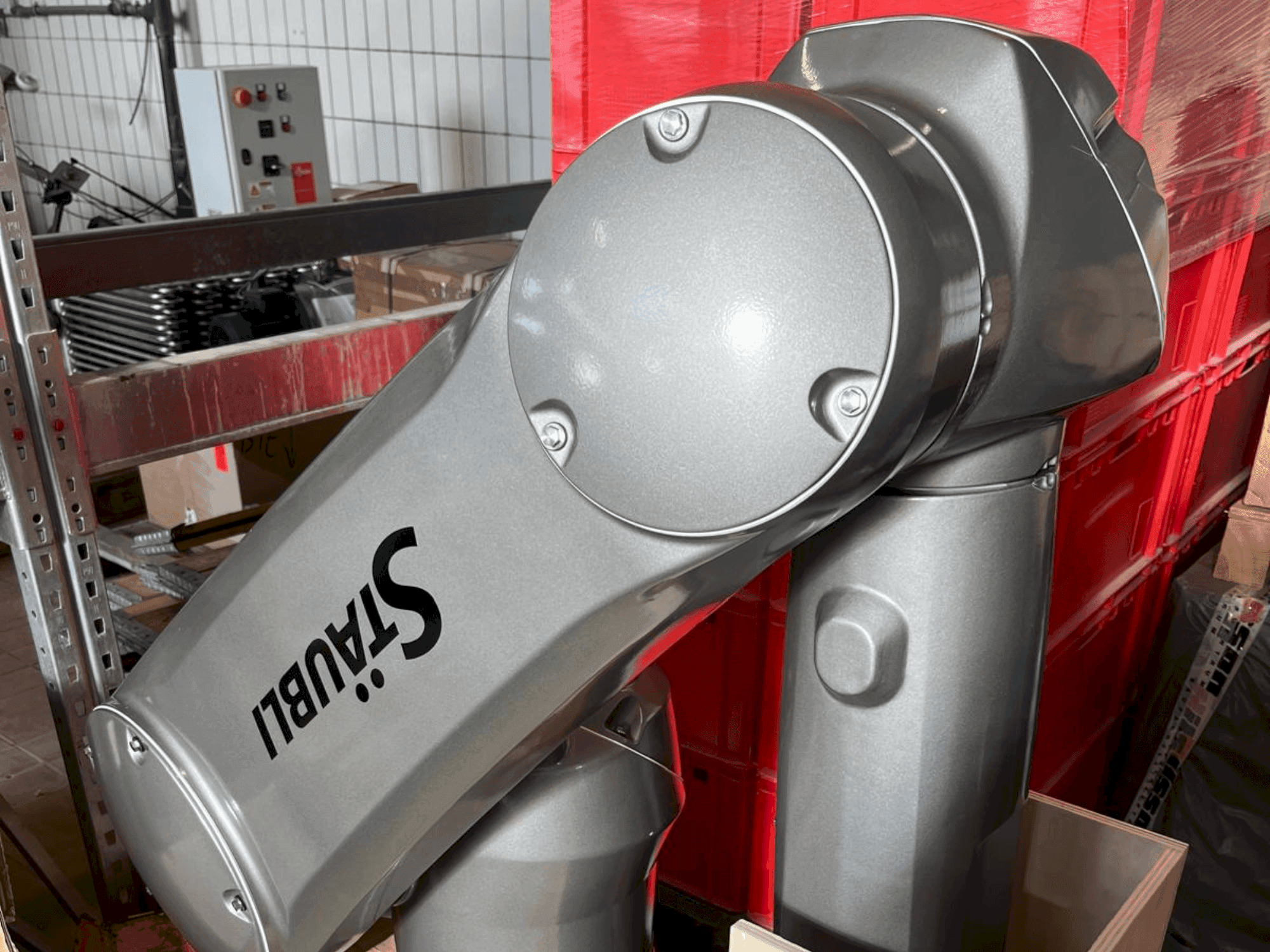 Čelní pohled na STAUBLI TX2-160 LHE stroj