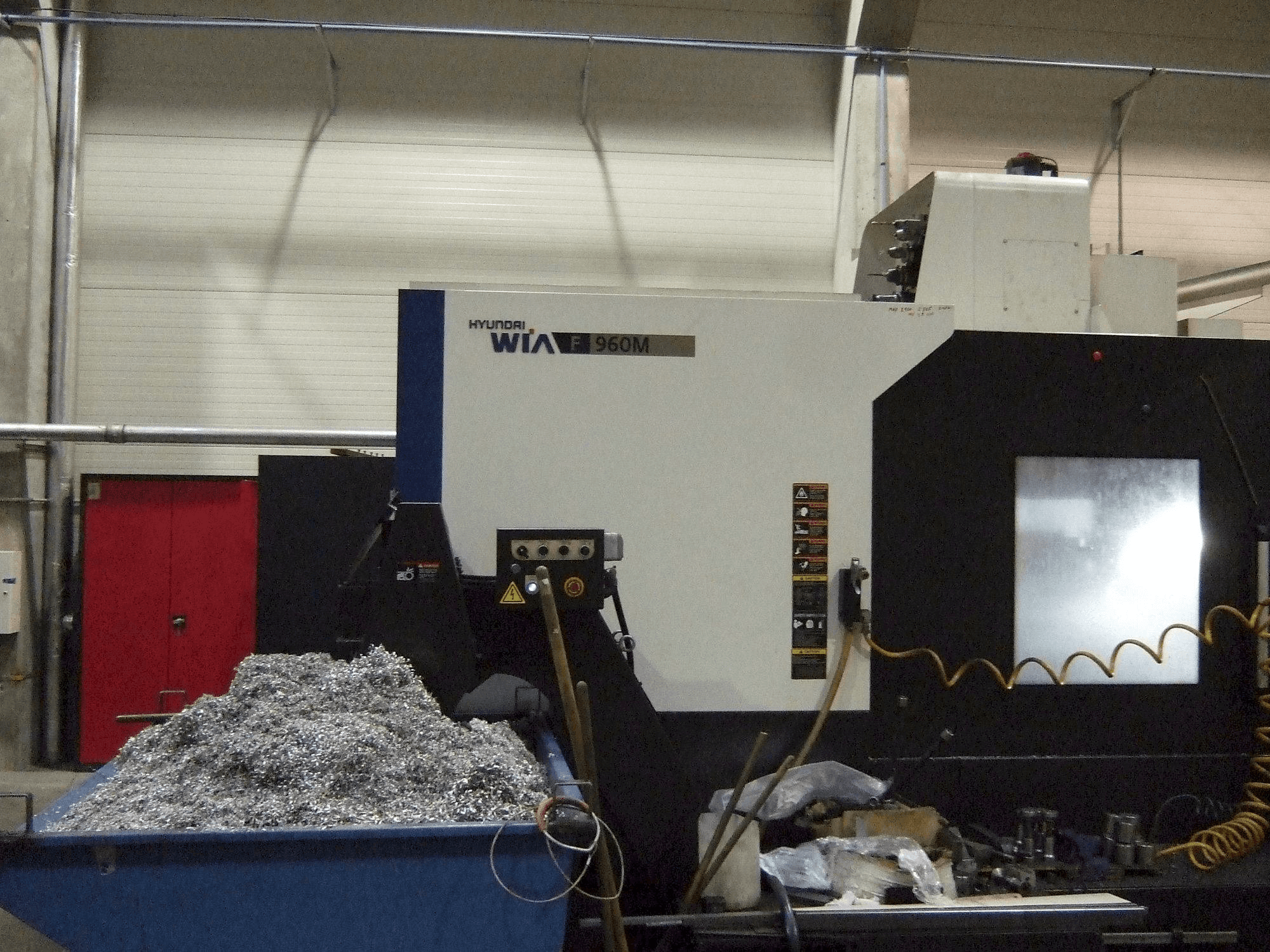 Čelní pohled na Hyundai F960M stroj